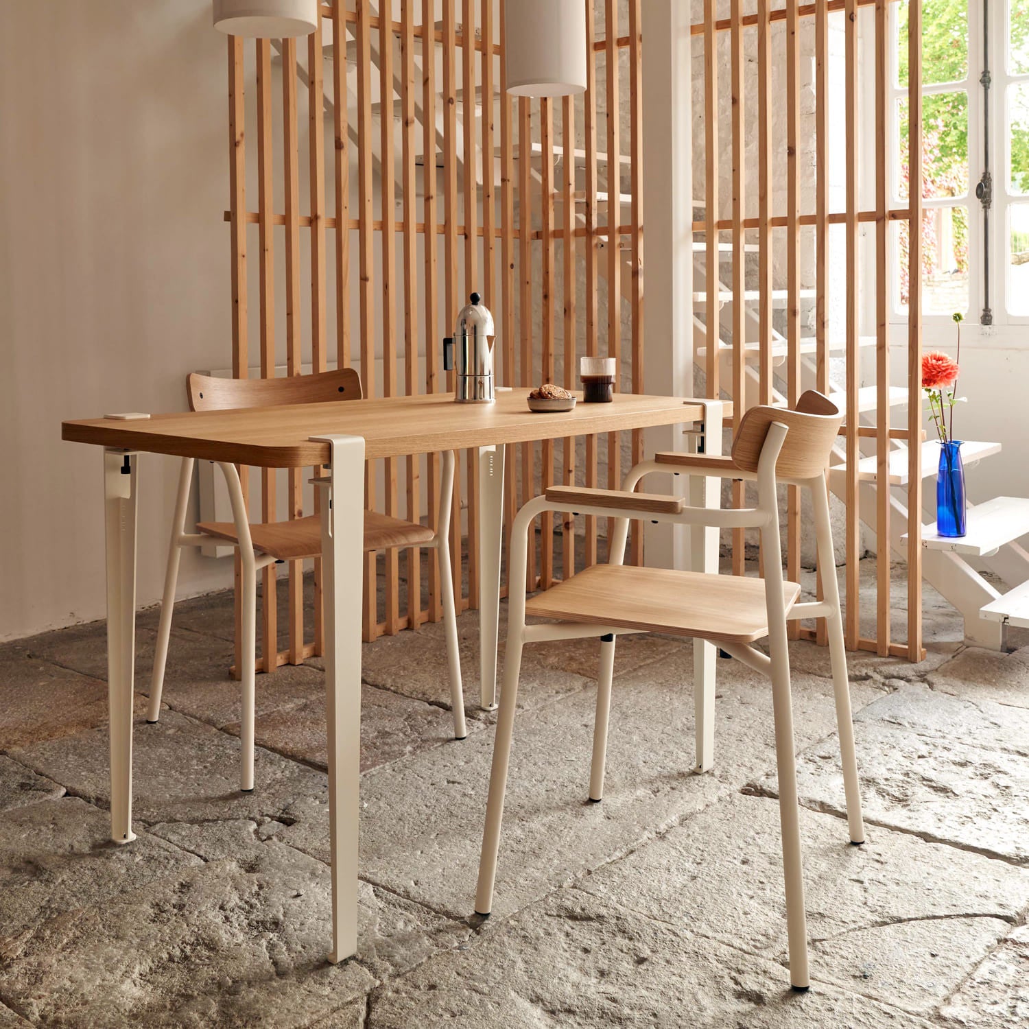TIPTOE ETUDE chair with armrests - eco-certified wood