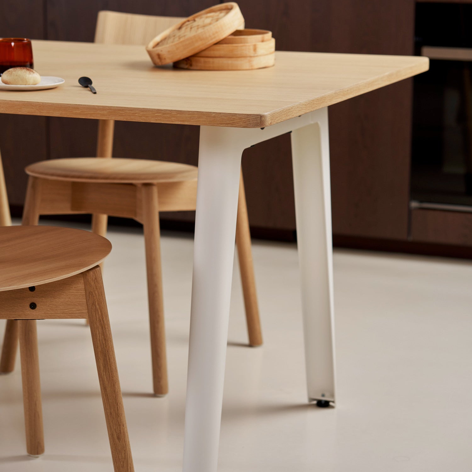 TIPTOE NEW MODERN dining table - eco-certified wood