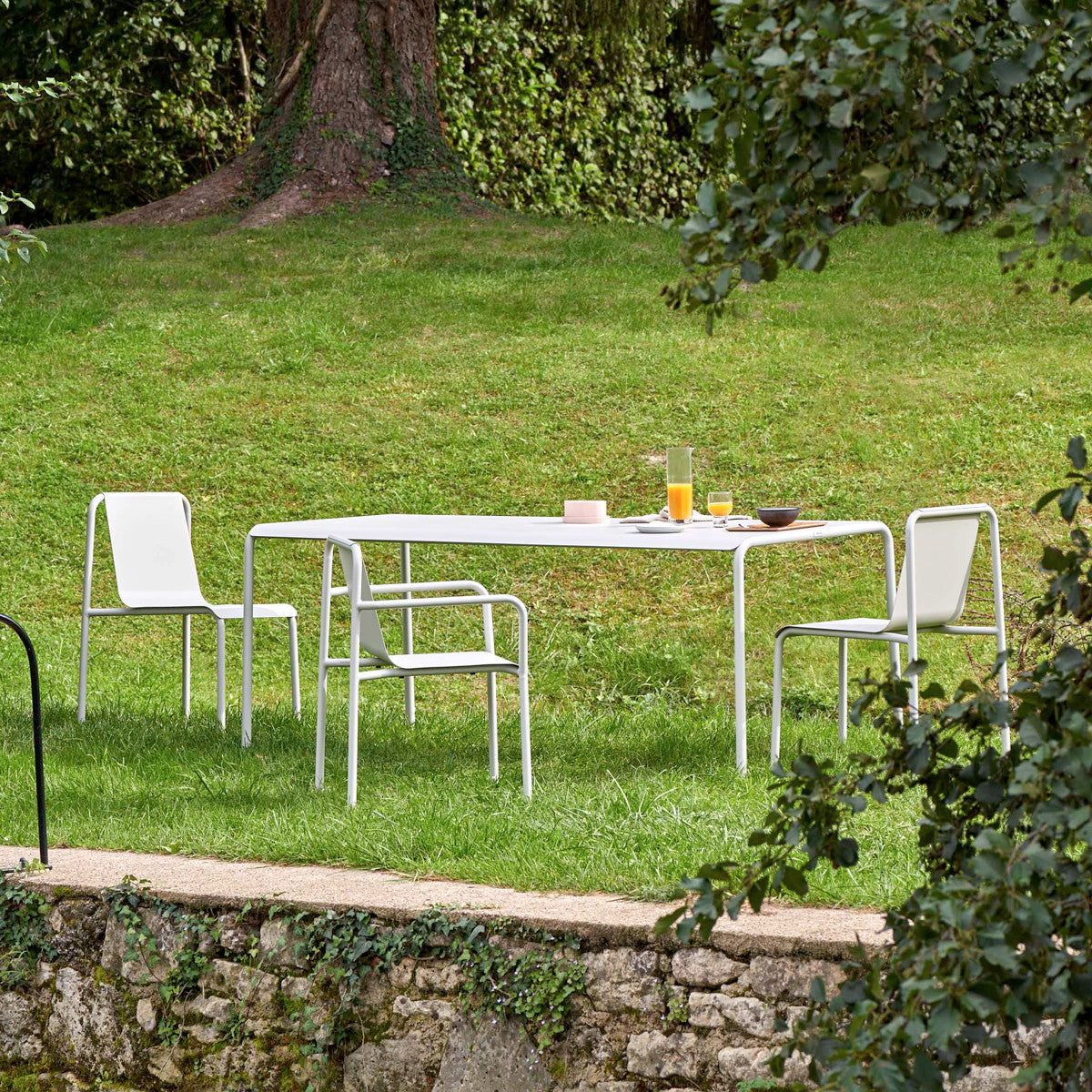 TIPTOE PANORAMA outdoor table - powder-coated steel