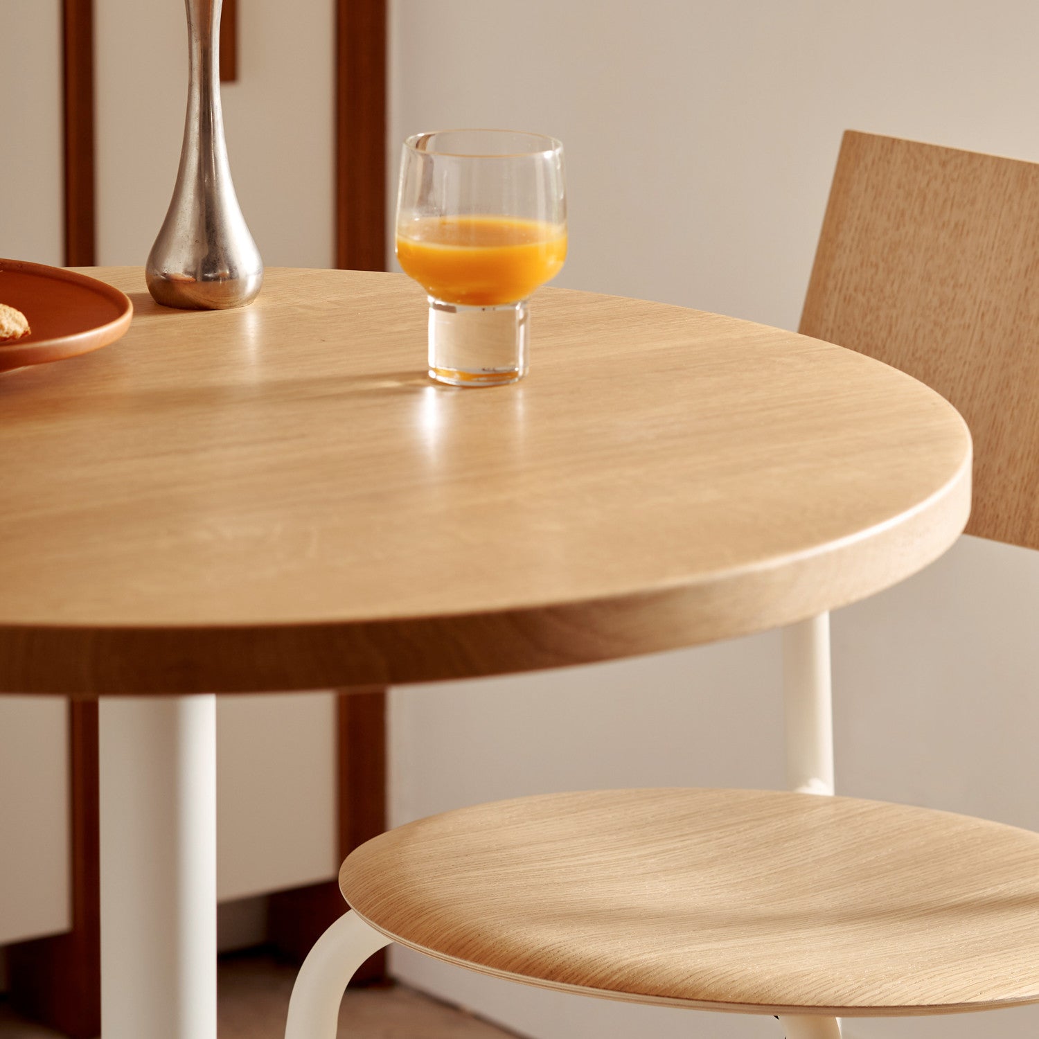 TIPTOE MOKA bistro table - solid oak
