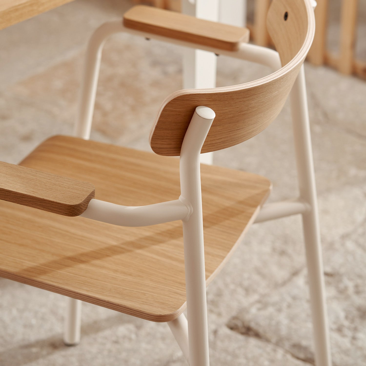 TIPTOE ETUDE chair with armrests - eco-certified wood