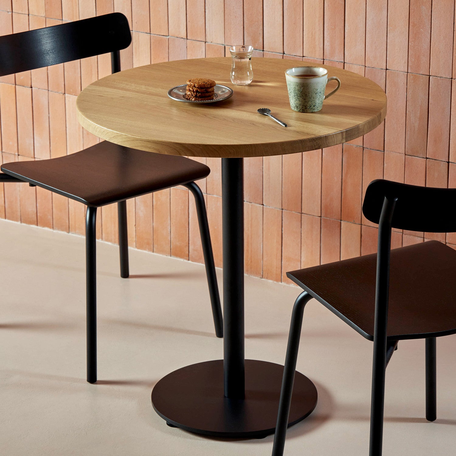 TIPTOE MOKA bistro table - solid oak