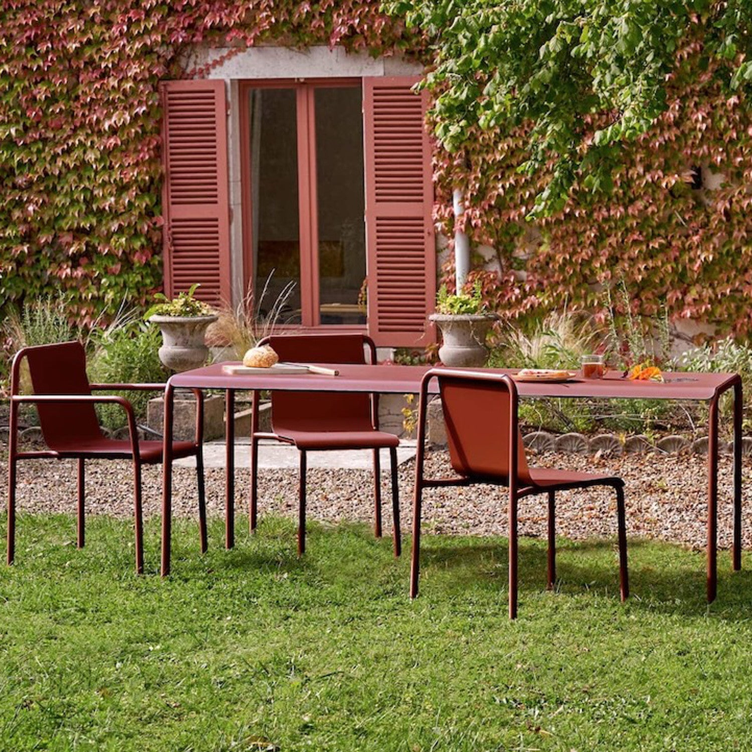 TIPTOE PANORAMA outdoor table - powder-coated steel