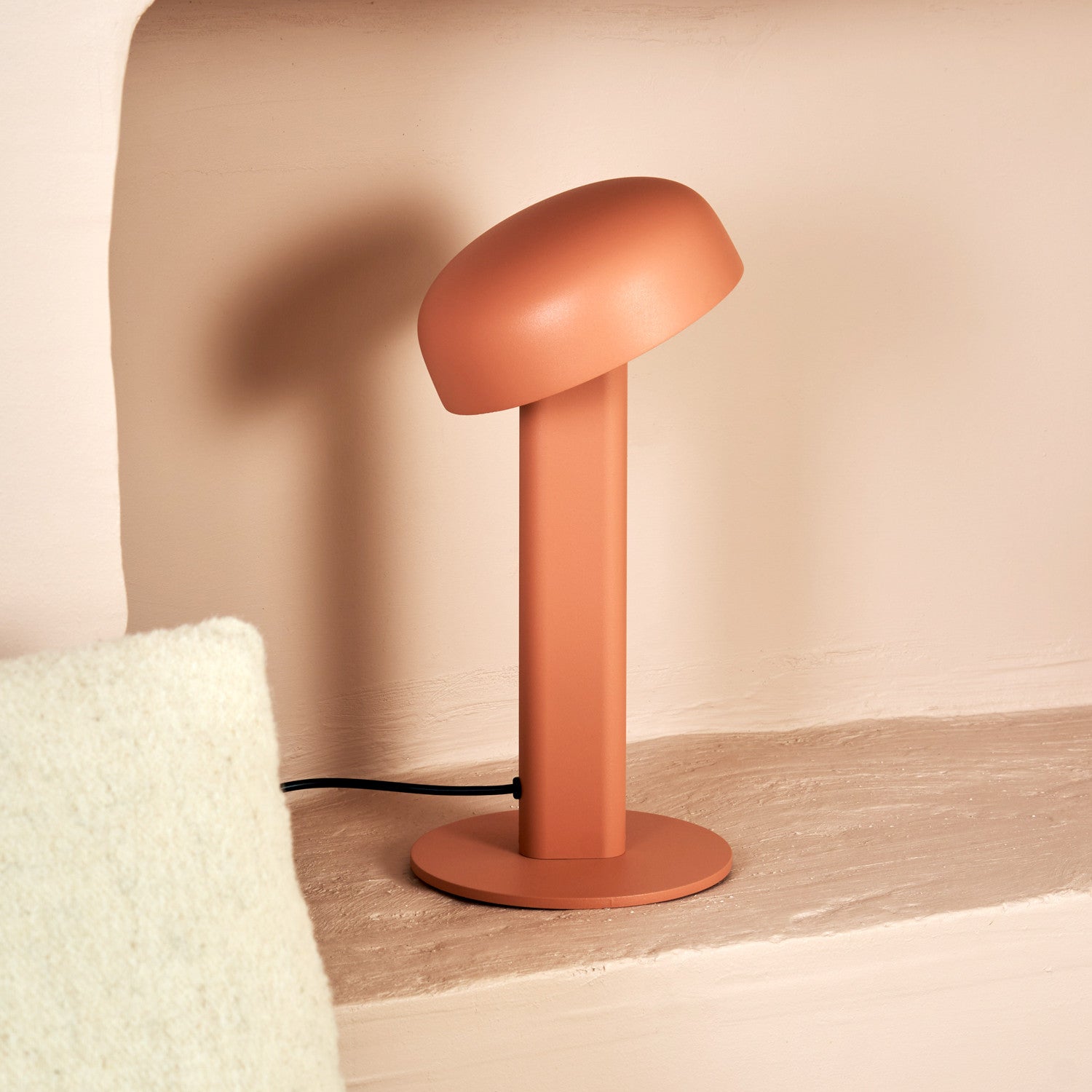 TIPTOE NOD table lamp