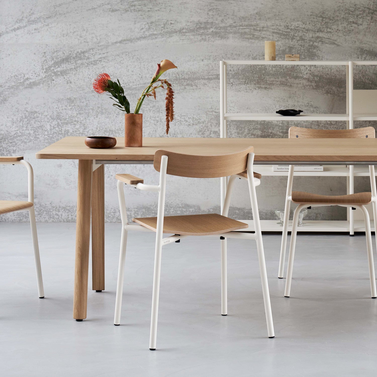 TIPTOE ETUDE chair with armrests - eco-certified wood