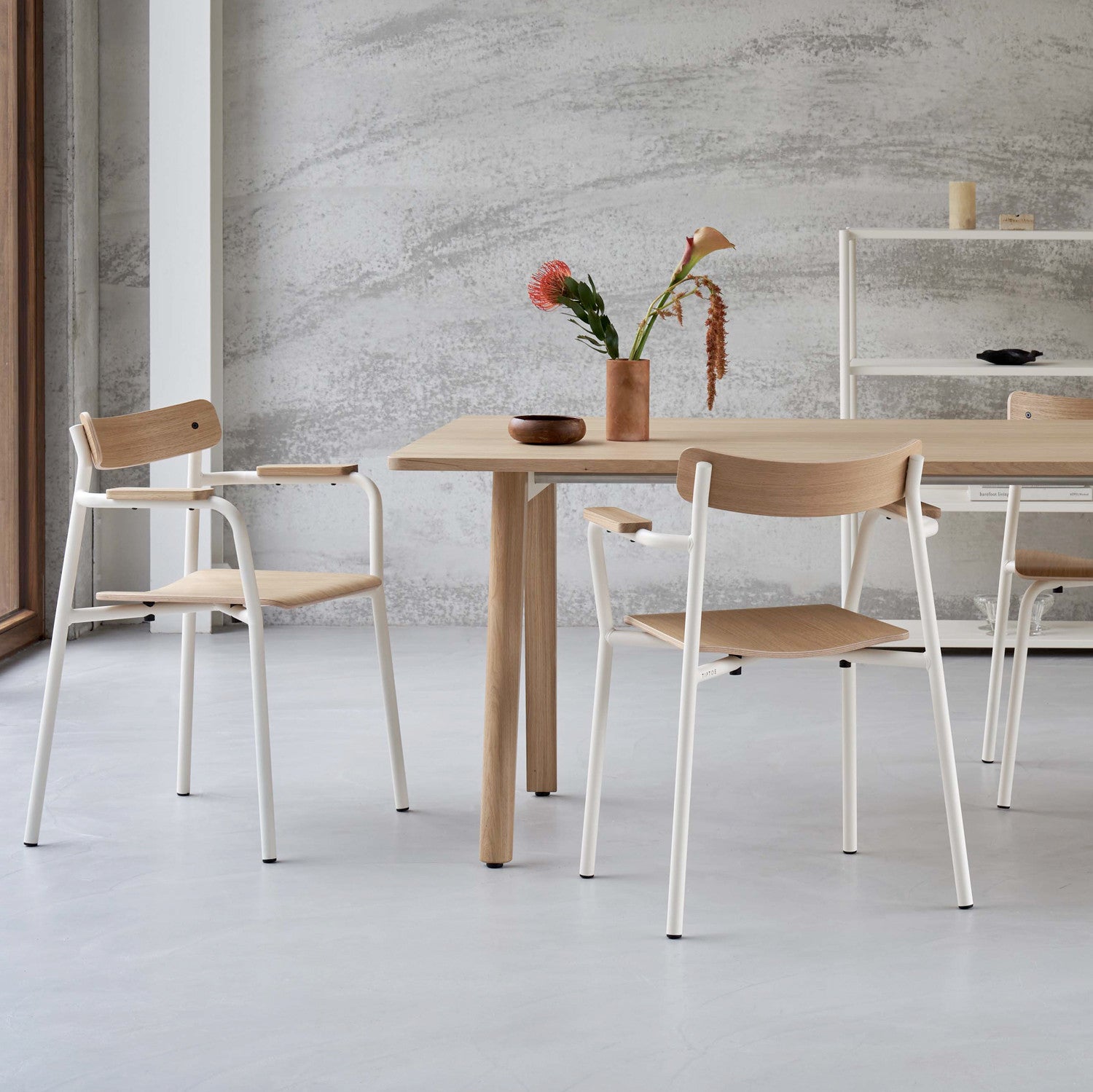 TIPTOE ETUDE chair with armrests - eco-certified wood