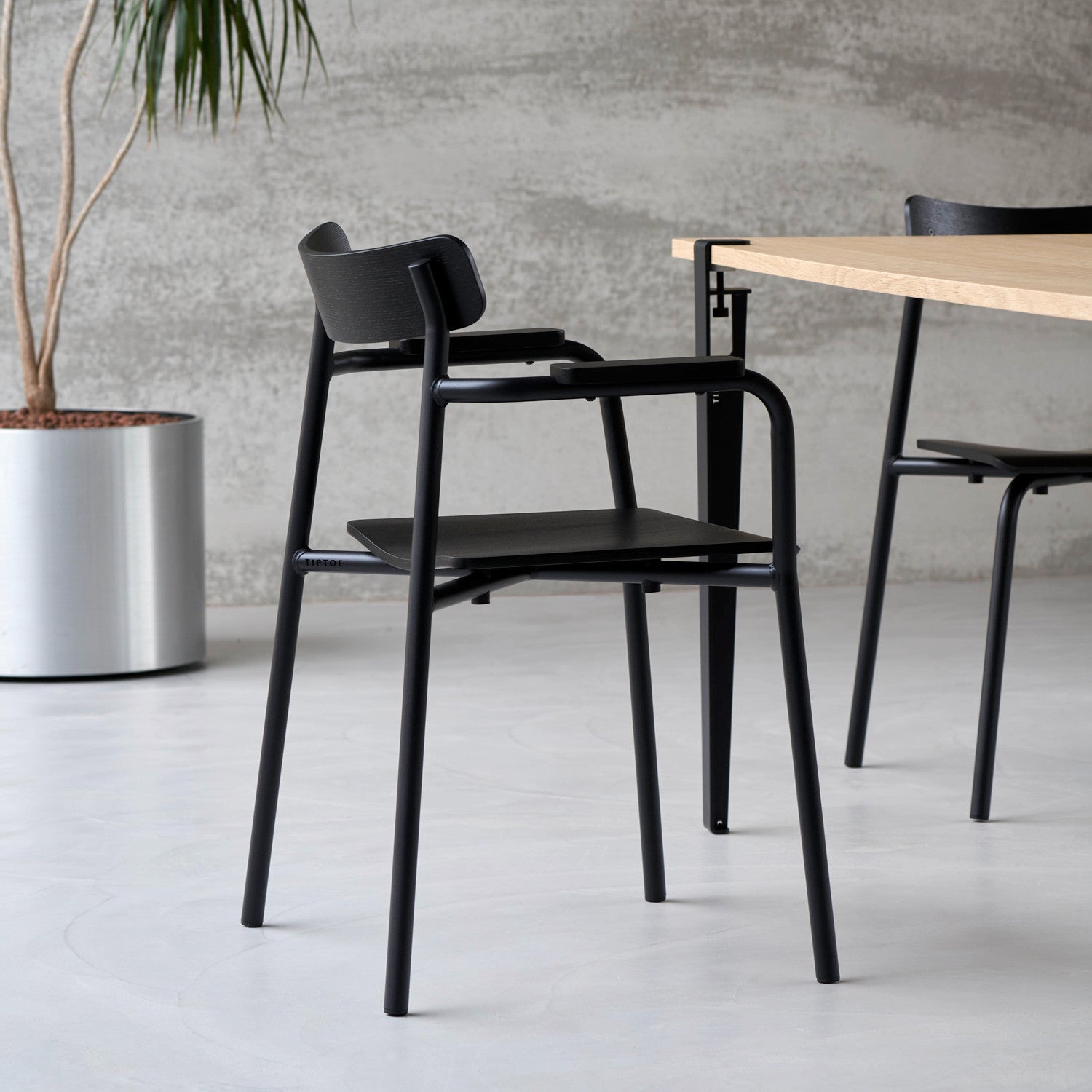 TIPTOE ETUDE chair with armrests - eco-certified wood