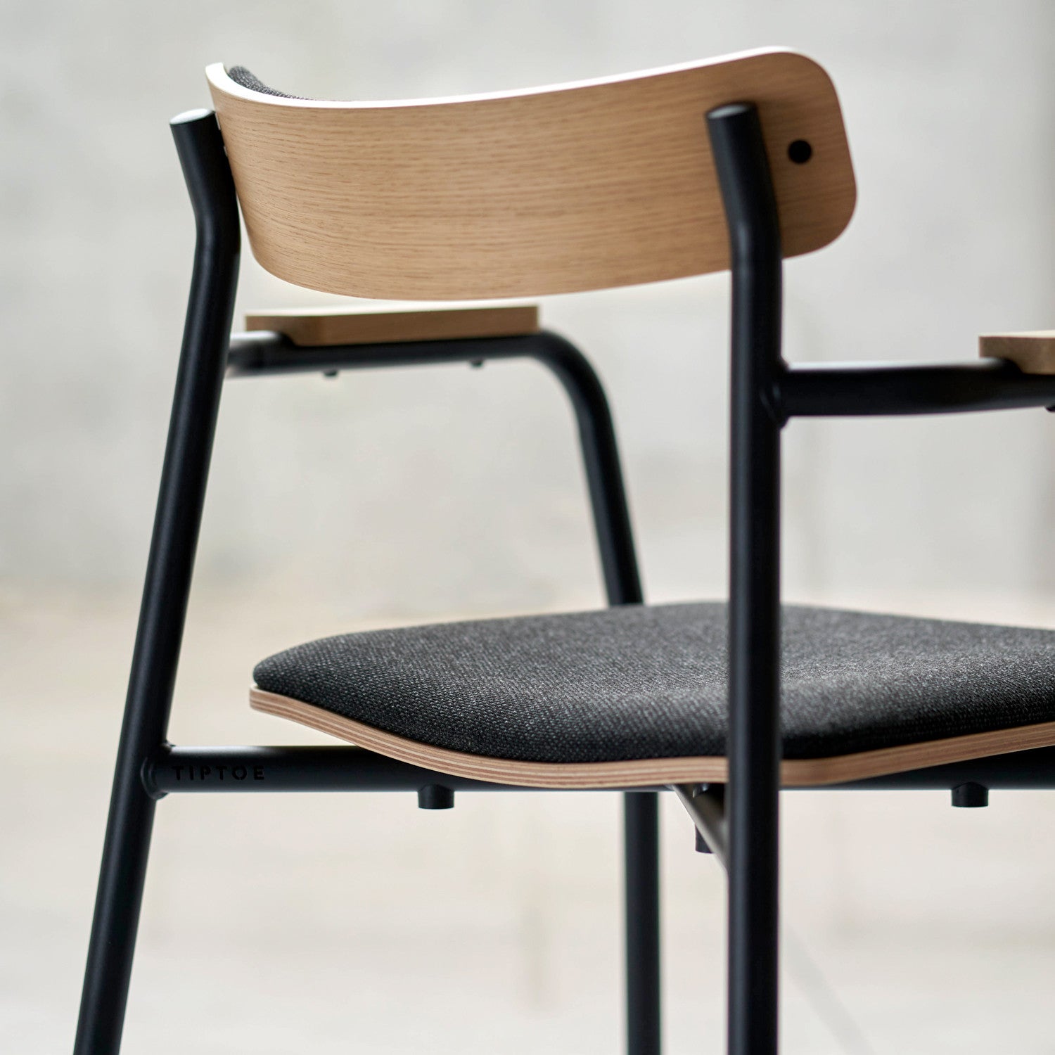 TIPTOE ETUDE chair with armrests - recycled fabric