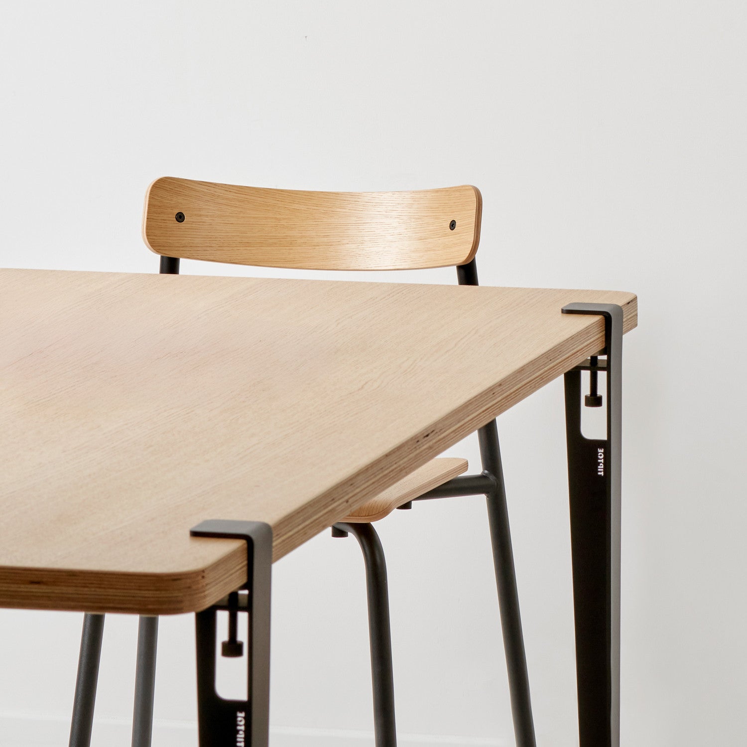 TIPTOE dining table - eco-certified wood