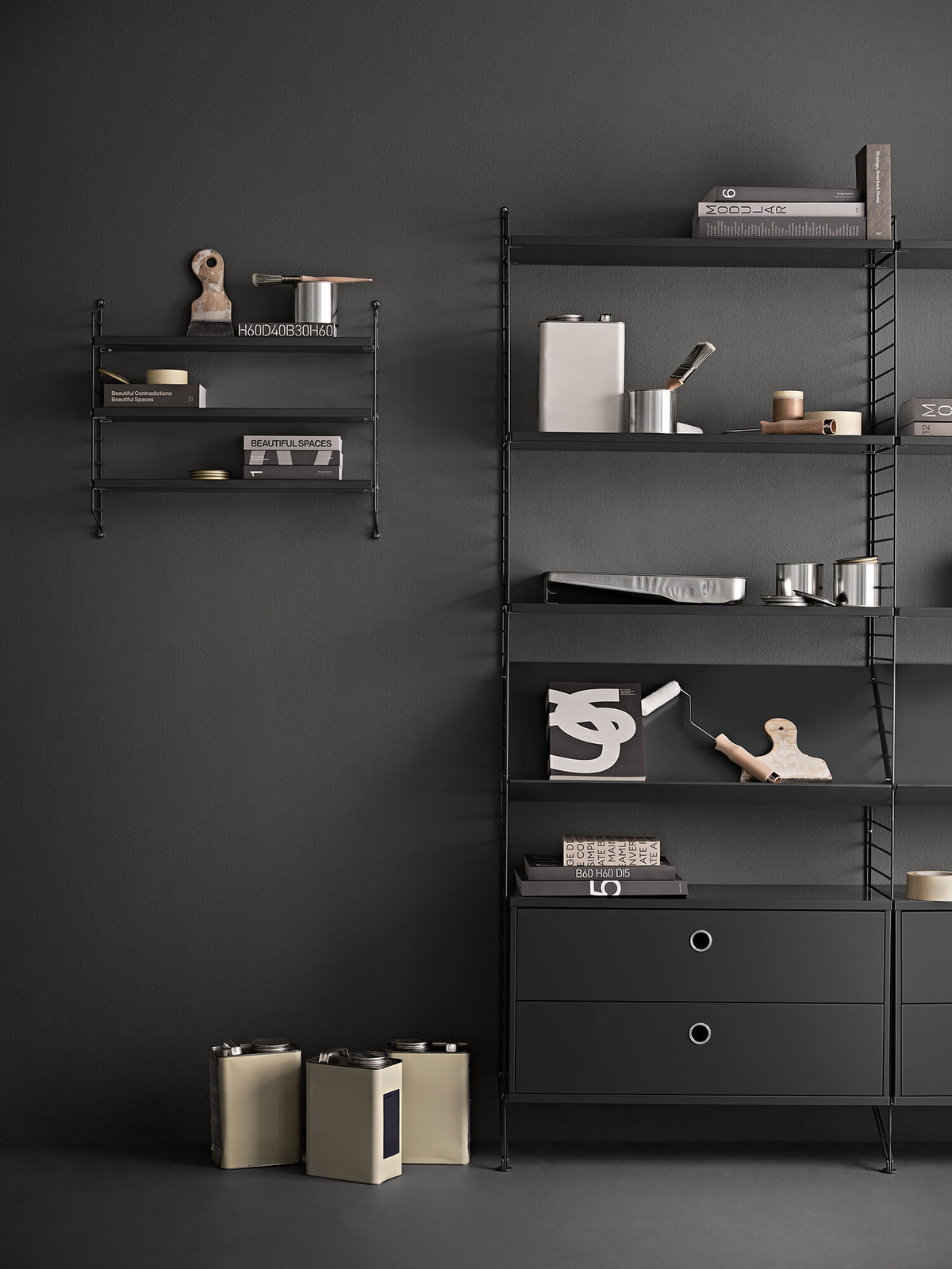 Magazine shelf solid w78 x d30 cm in Dark grey, room setting