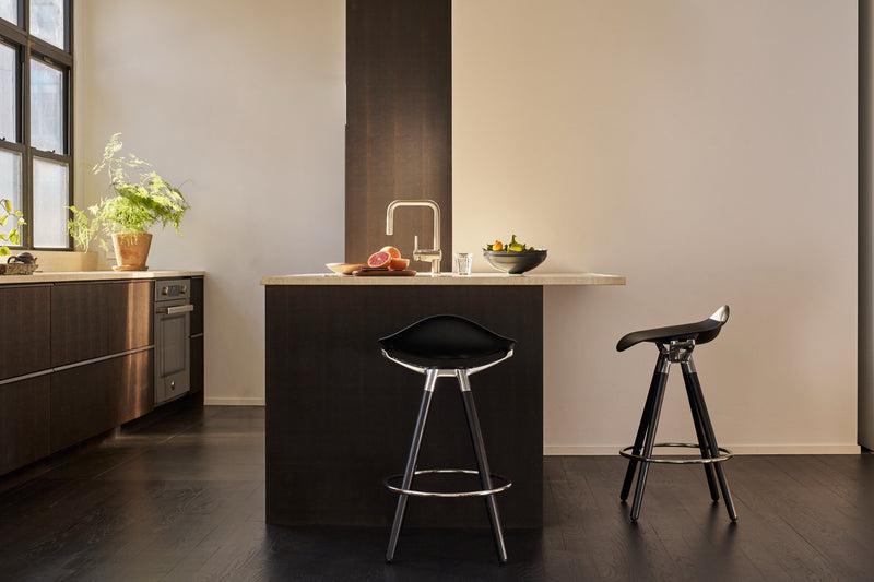 Sedeo Stool - Counter Height - Lifestlye Image 1