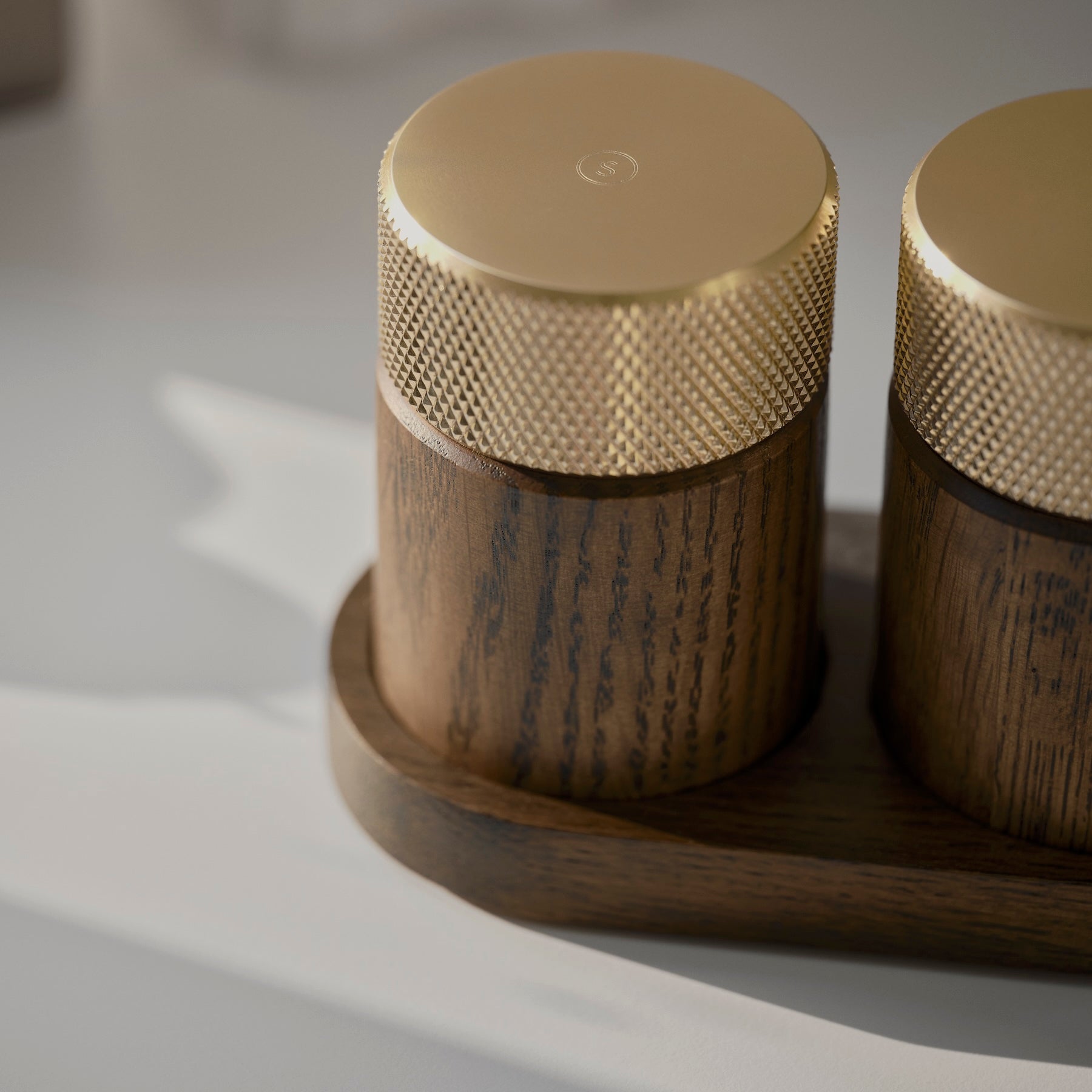 Gejst Sina salt & pepper mill set - dark ash/brass