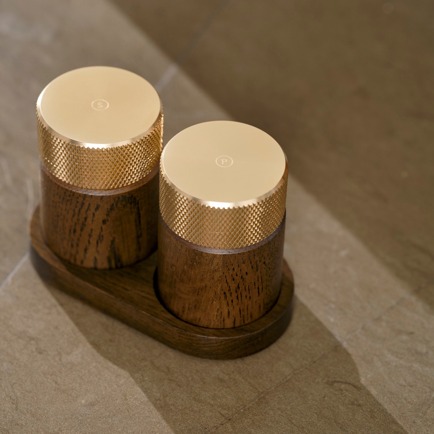 Gejst Sina salt & pepper mill set - dark ash/brass
