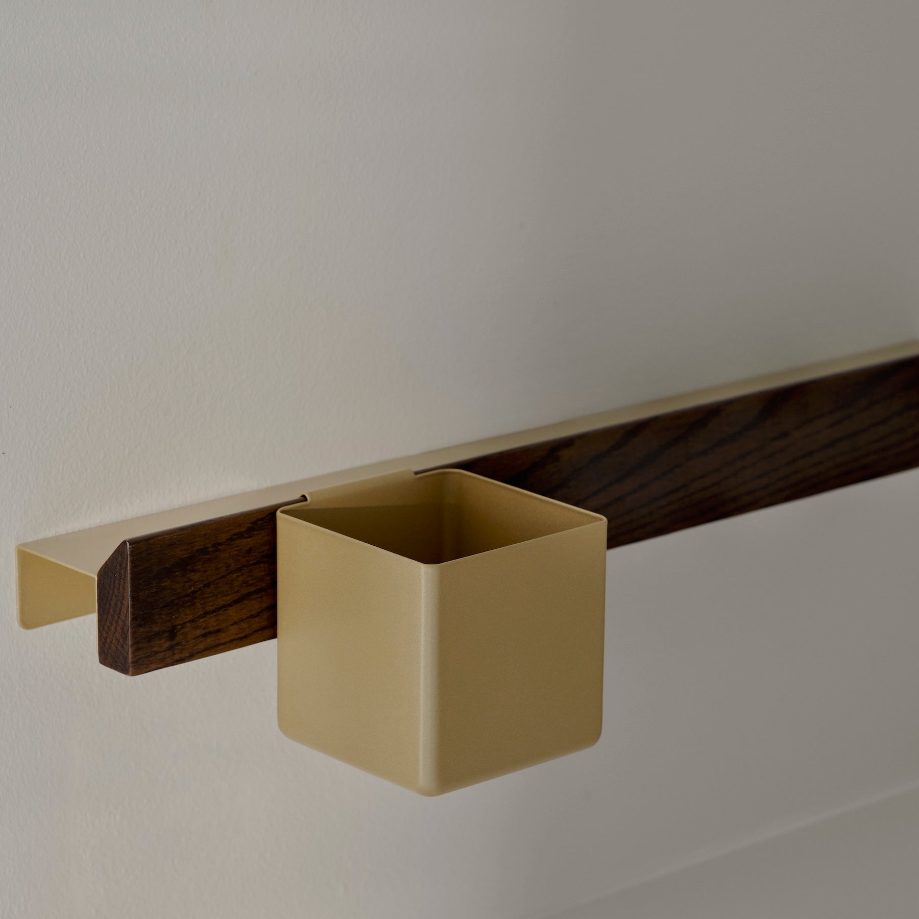 Gejst Flex Wall System - Dark Oak & Brass