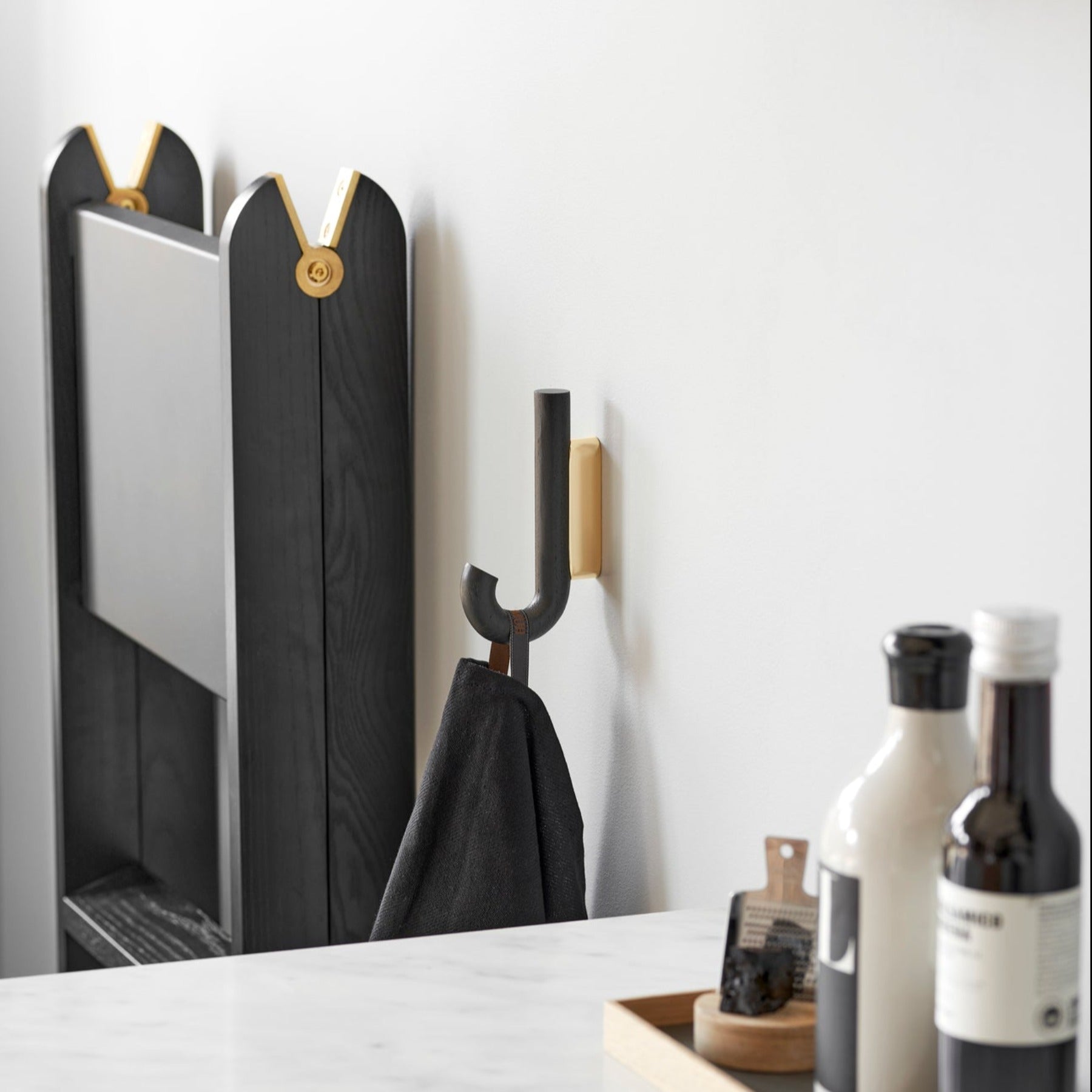 Gejst Hook Mini, black oak-brass