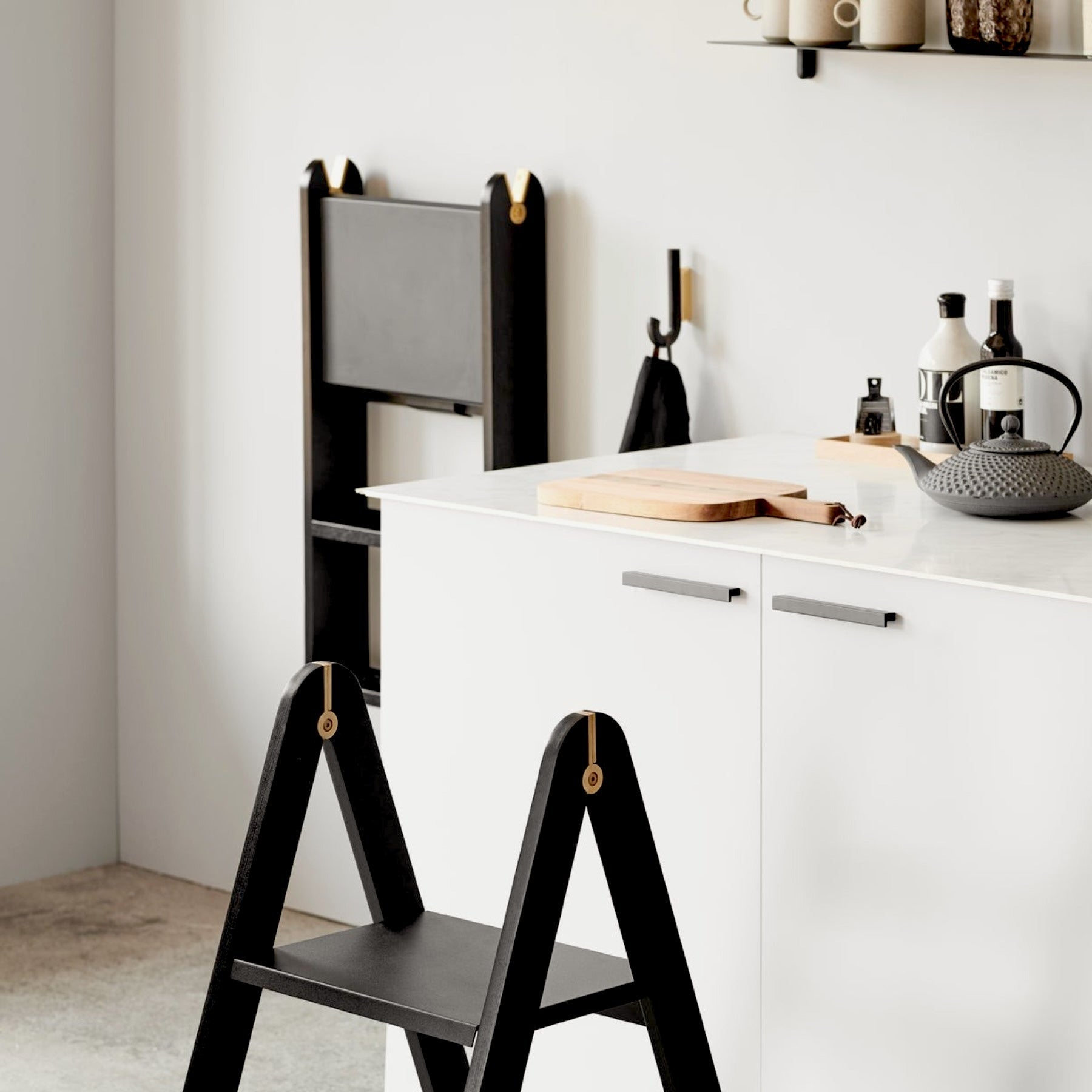 Gejst Reech Step Ladder, Black