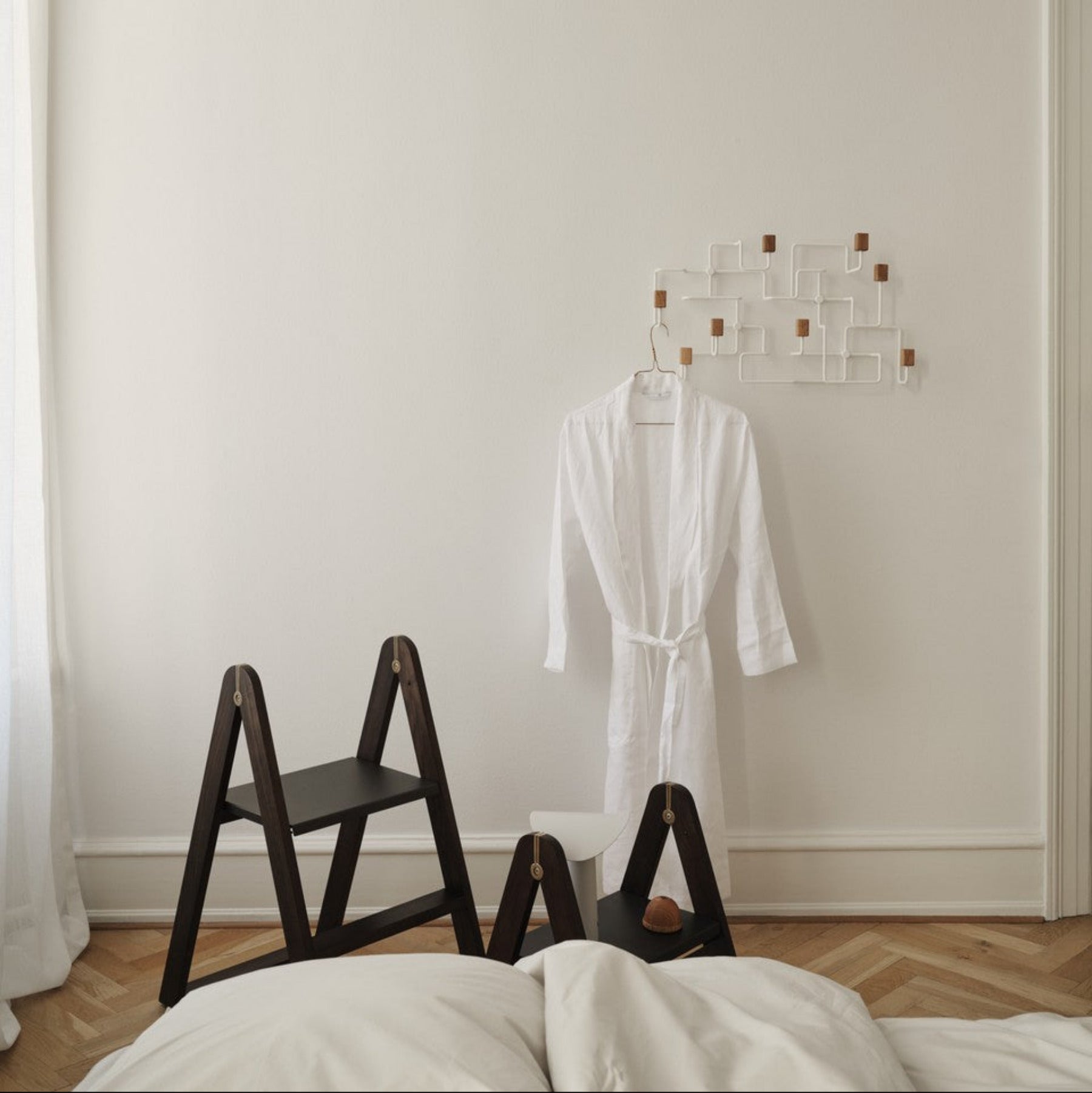 Gejst Reech Step Ladder, Dark Ash