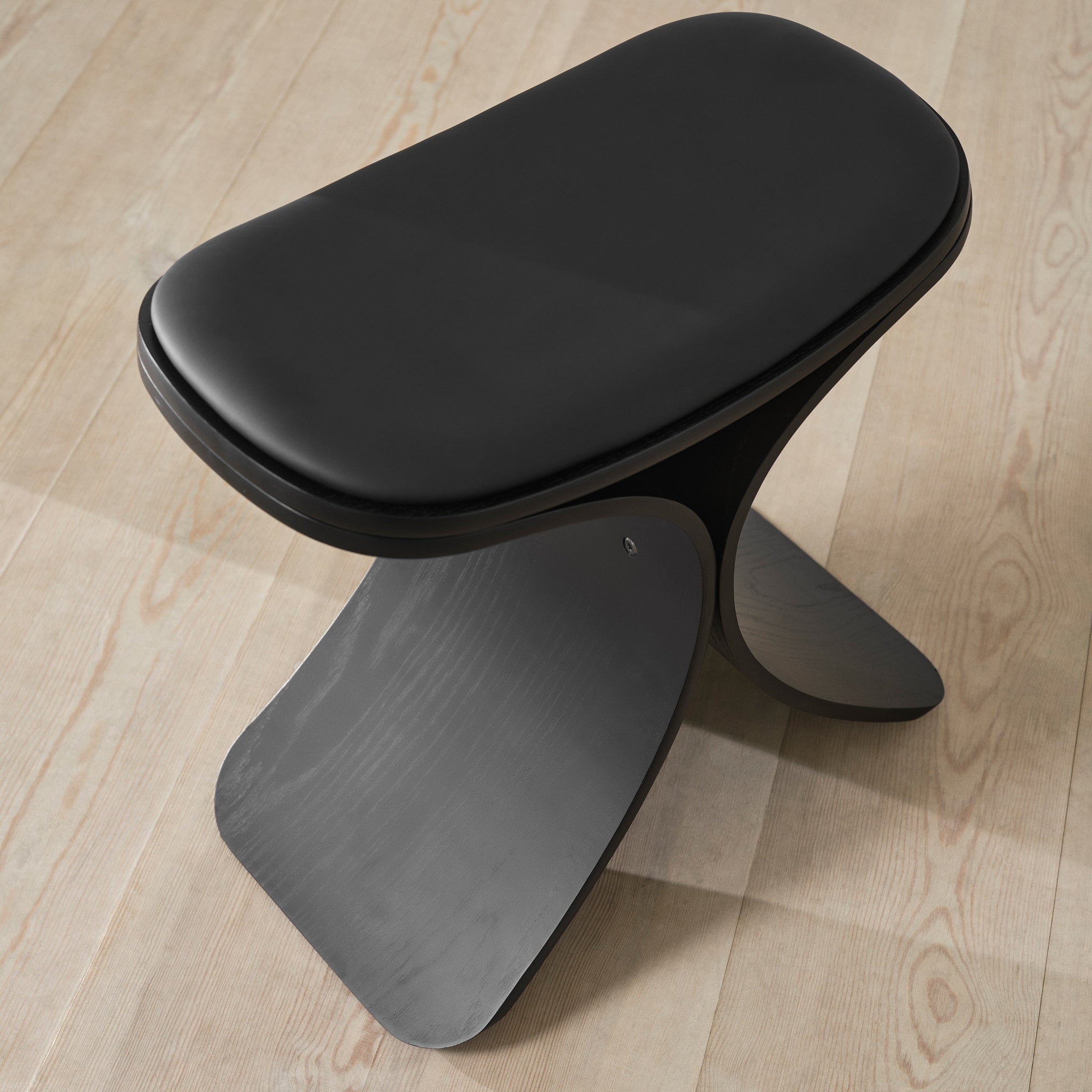 Gejst Luno Stool black oak/ black leather