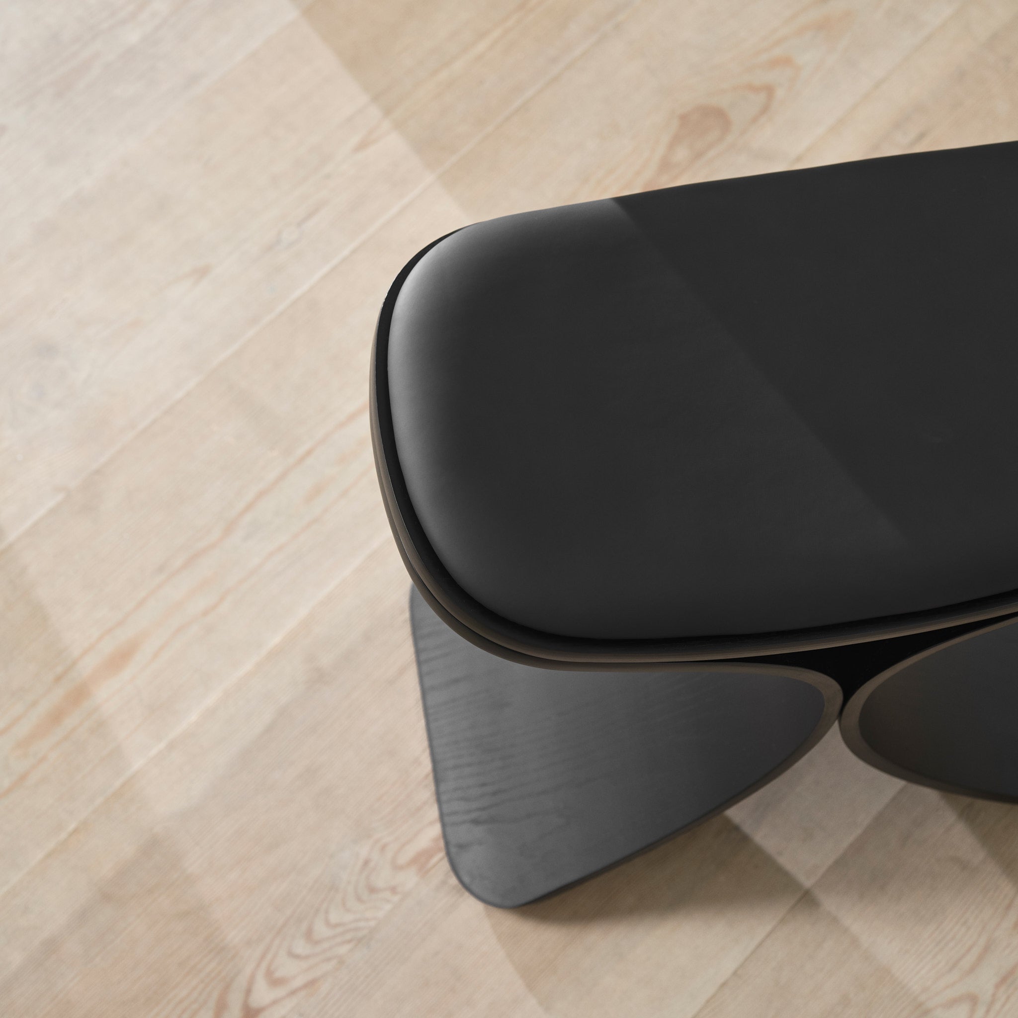 Gejst Luno Stool black oak/ black leather