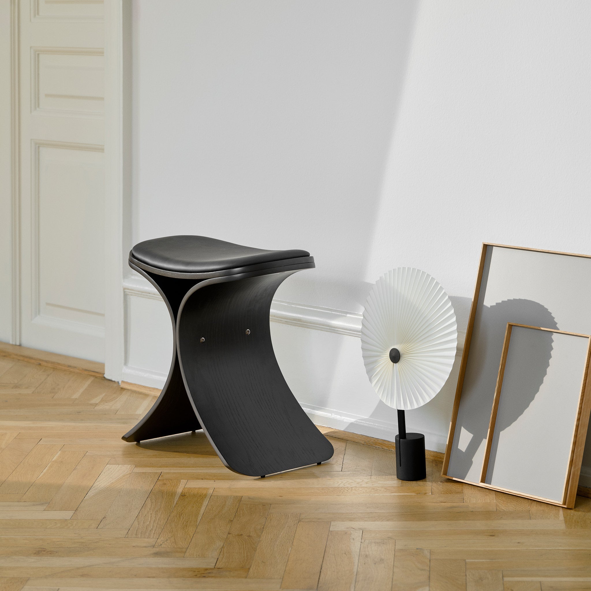 Gejst Luno Stool black oak/ black leather