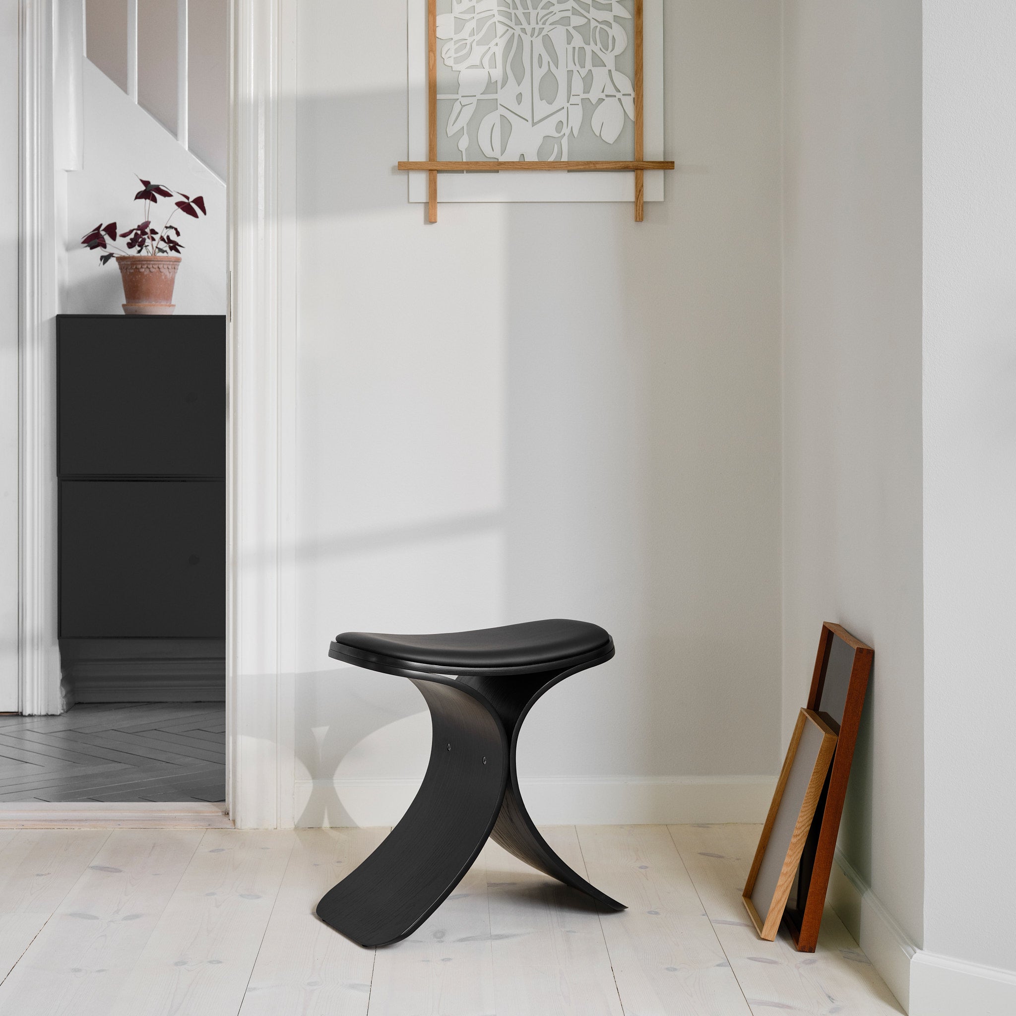 Gejst Luno Stool black oak/ black leather