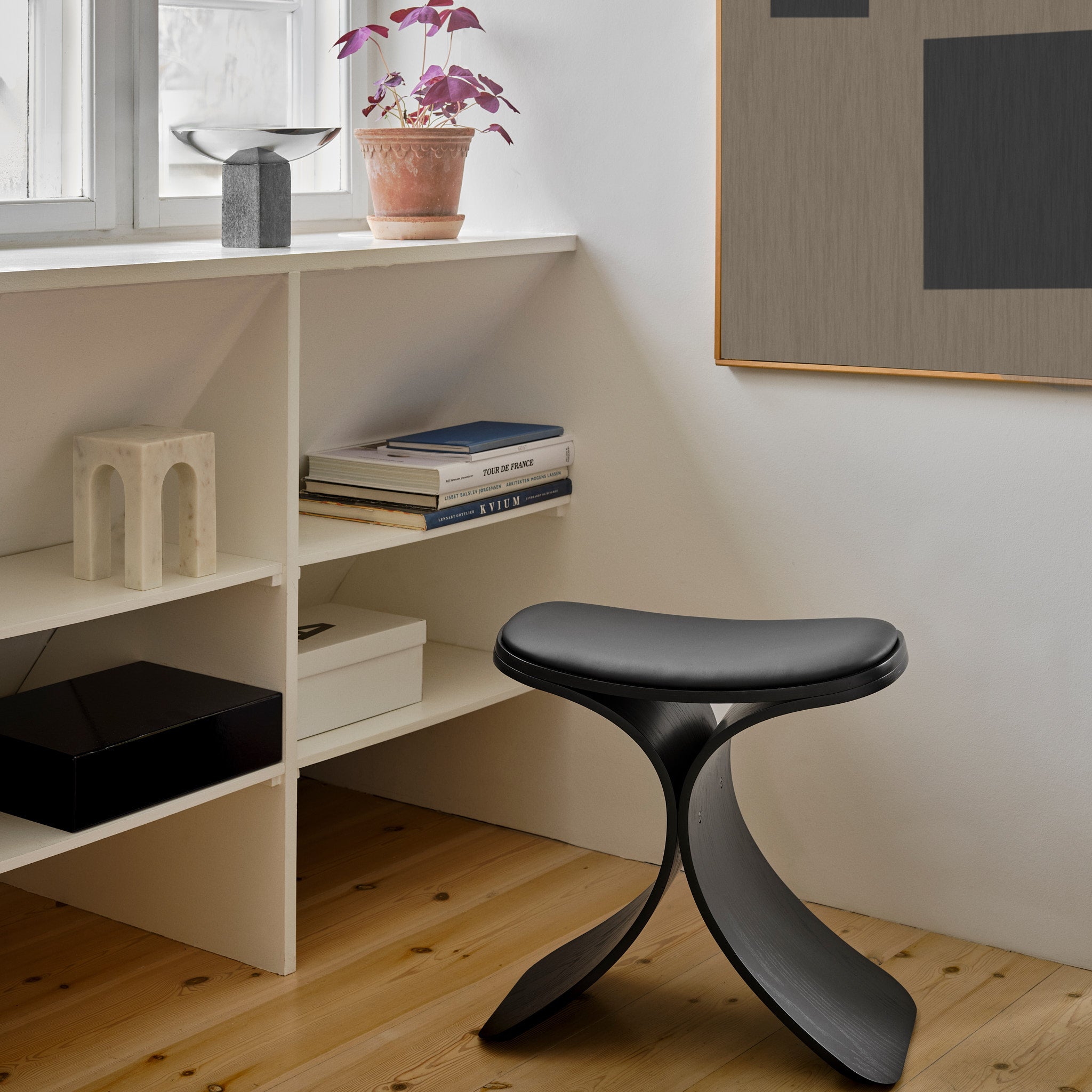 Gejst Luno Stool black oak/ black leather