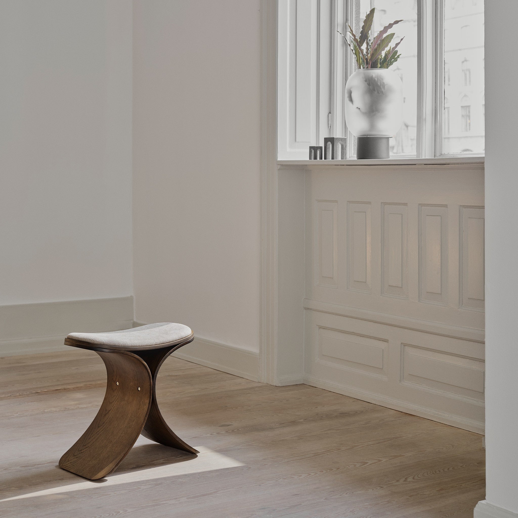 Gejst Luno Stool Dark Oak/ Dark Beige Seat