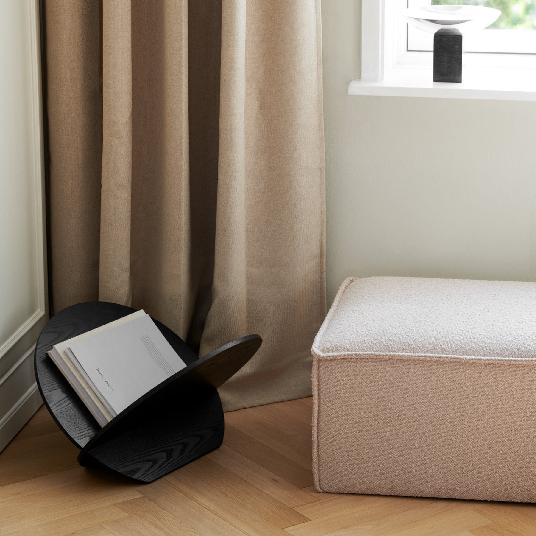 Gejst Silia Magazine Holder, Black