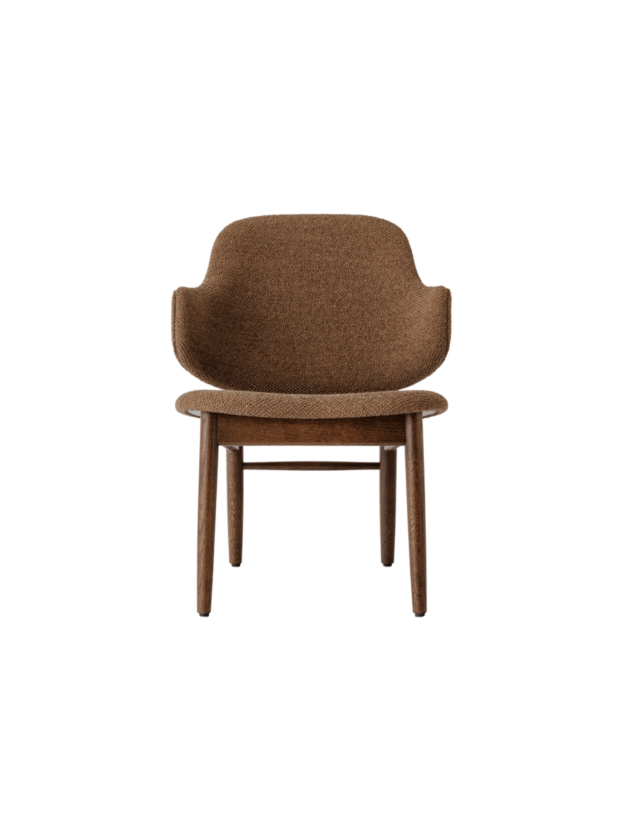Audo The Penguin Wooden Lounge Chair, Upholstered – Fully Upholstered / Red Stained Oak / Logan Nutmeg