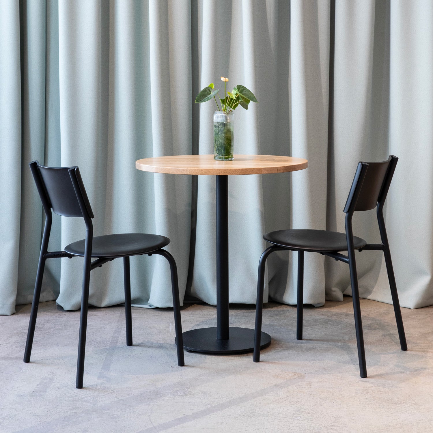 TIPTOE MOKA bistro table - solid oak