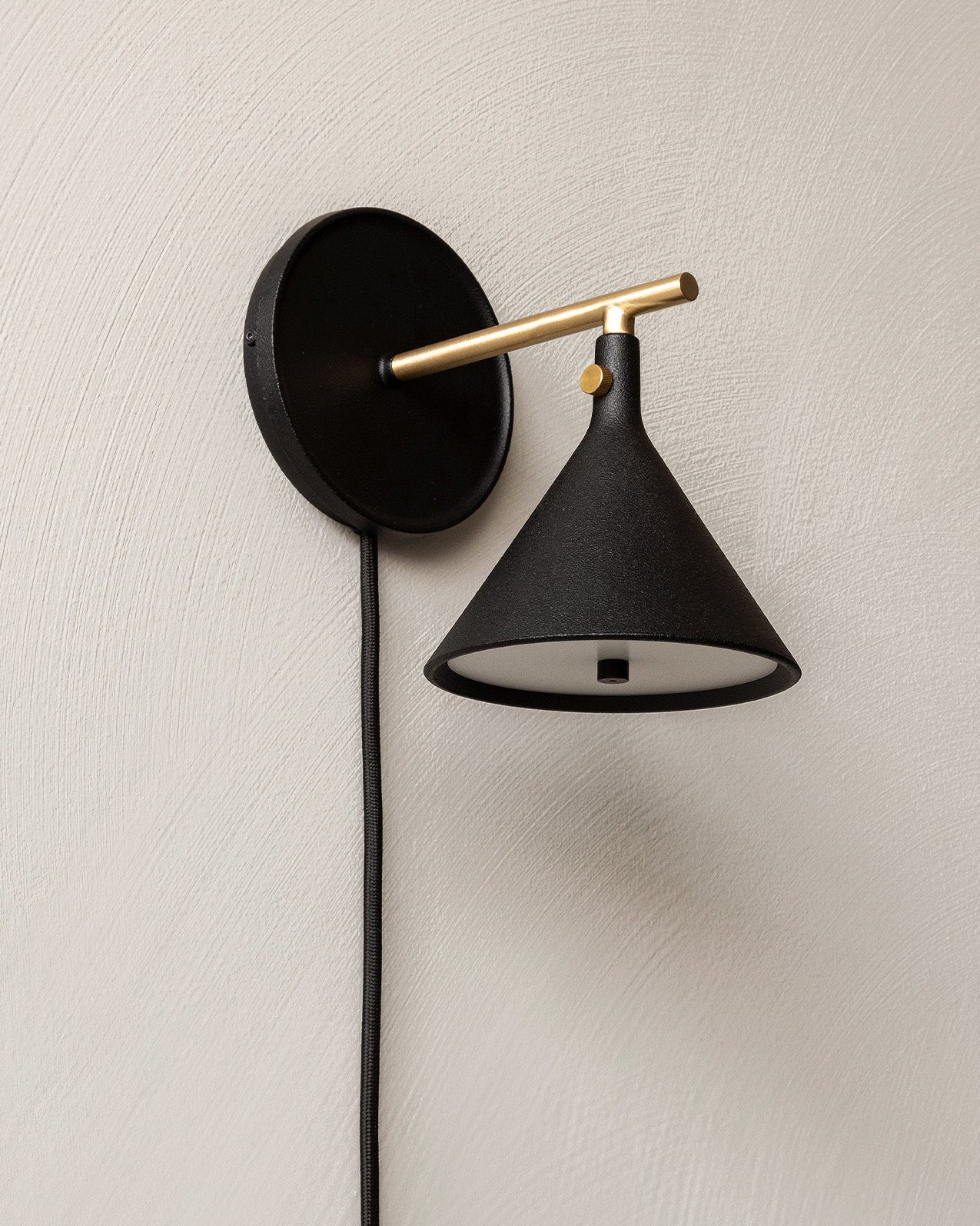 Audo Cast Sconce Wall Lamp