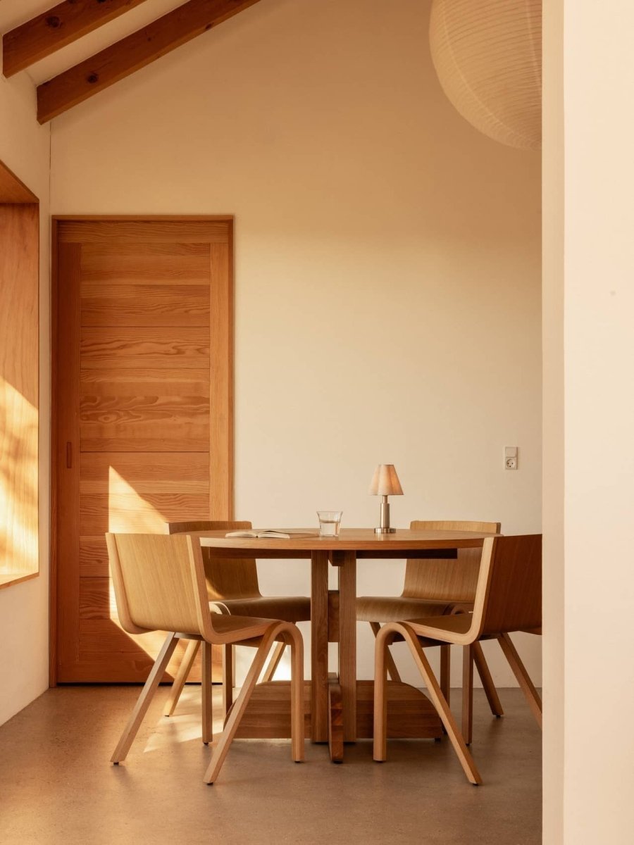 Audo Puffin Dining Table, Round – lifestyle image