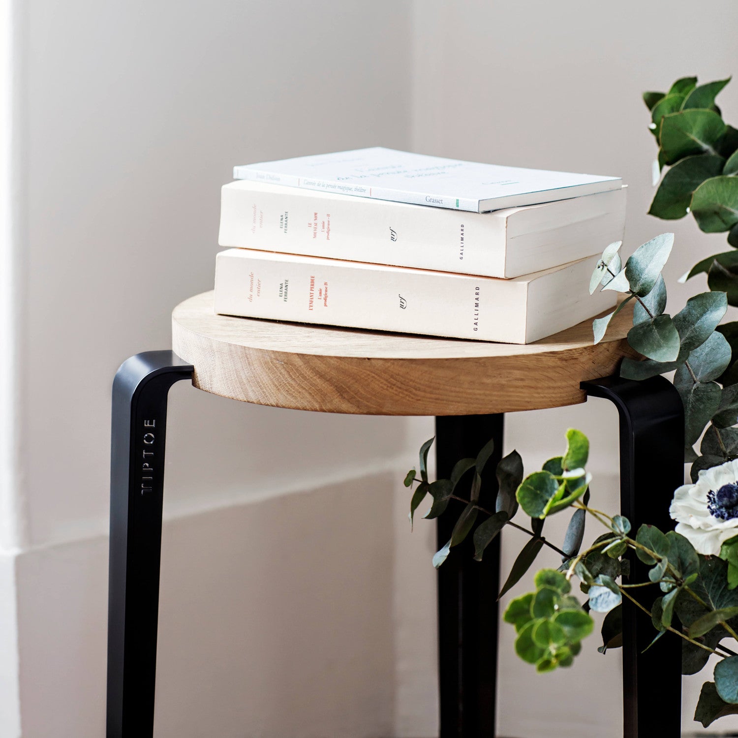 TIPTOE LOU stool - solid oak