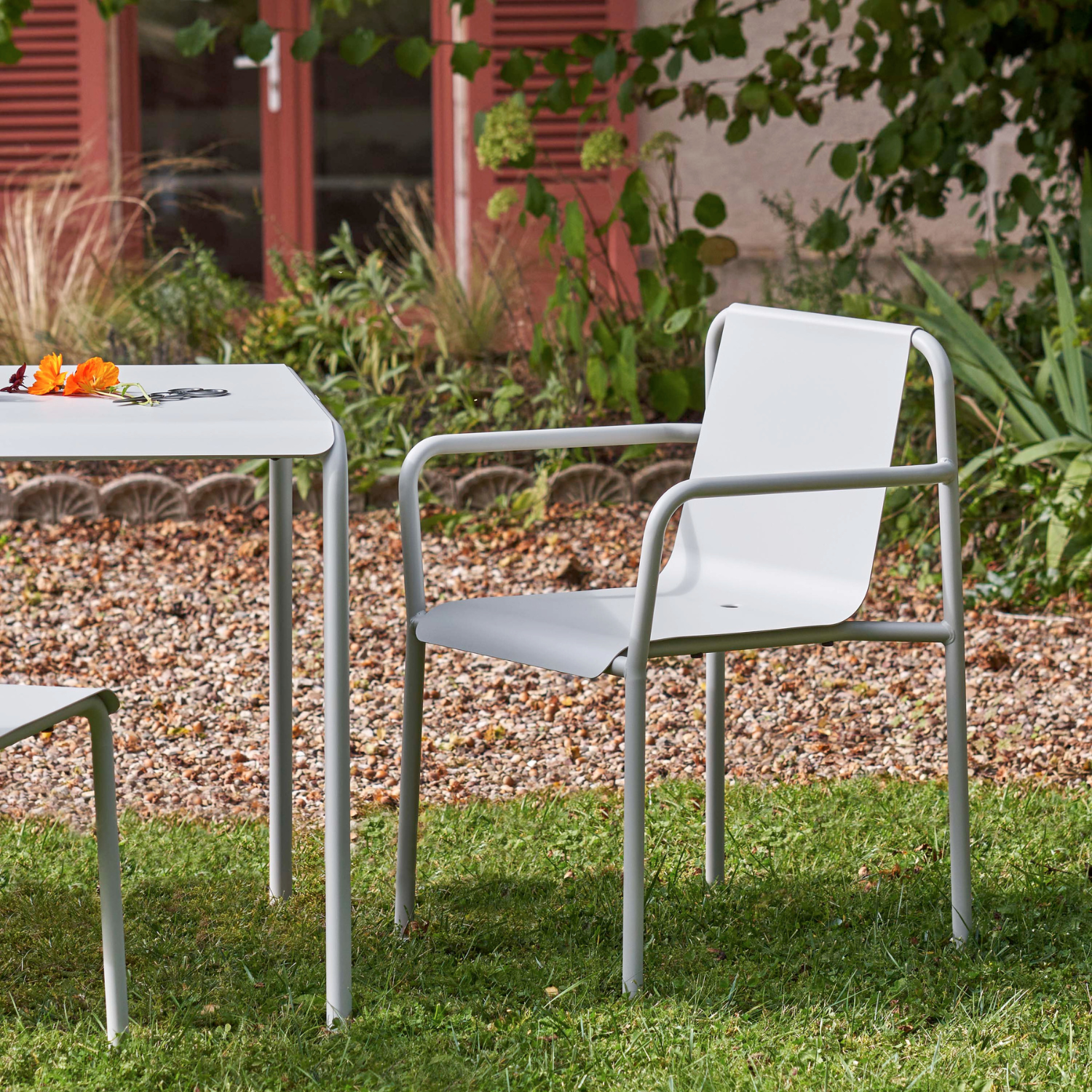 TIPTOE PANORAMA outdoor chair with armrests - powder-coated steel