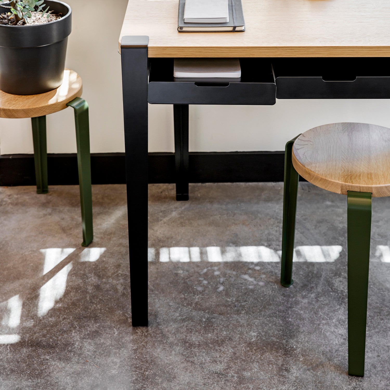 TIPTOE desk 120x60cm - eco-certified wood