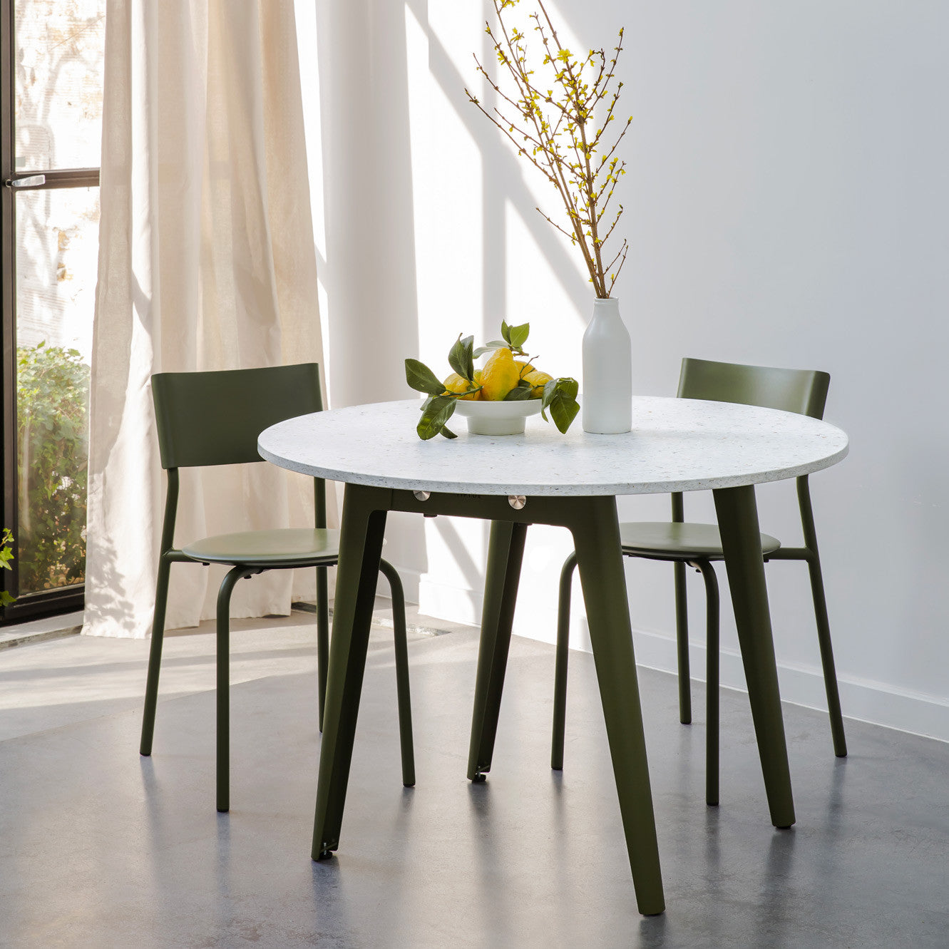 TIPTOE NEW MODERN round table diameter 108cm - Venezia recycled plastic