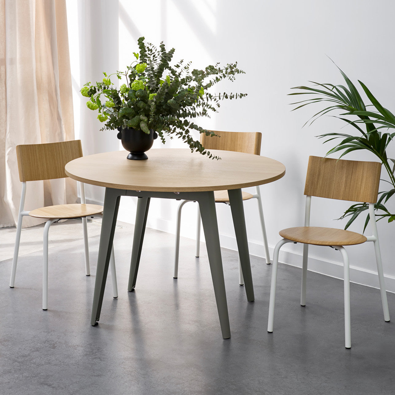 TIPTOE NEW MODERN round table diameter 110cm - eco-certified wood