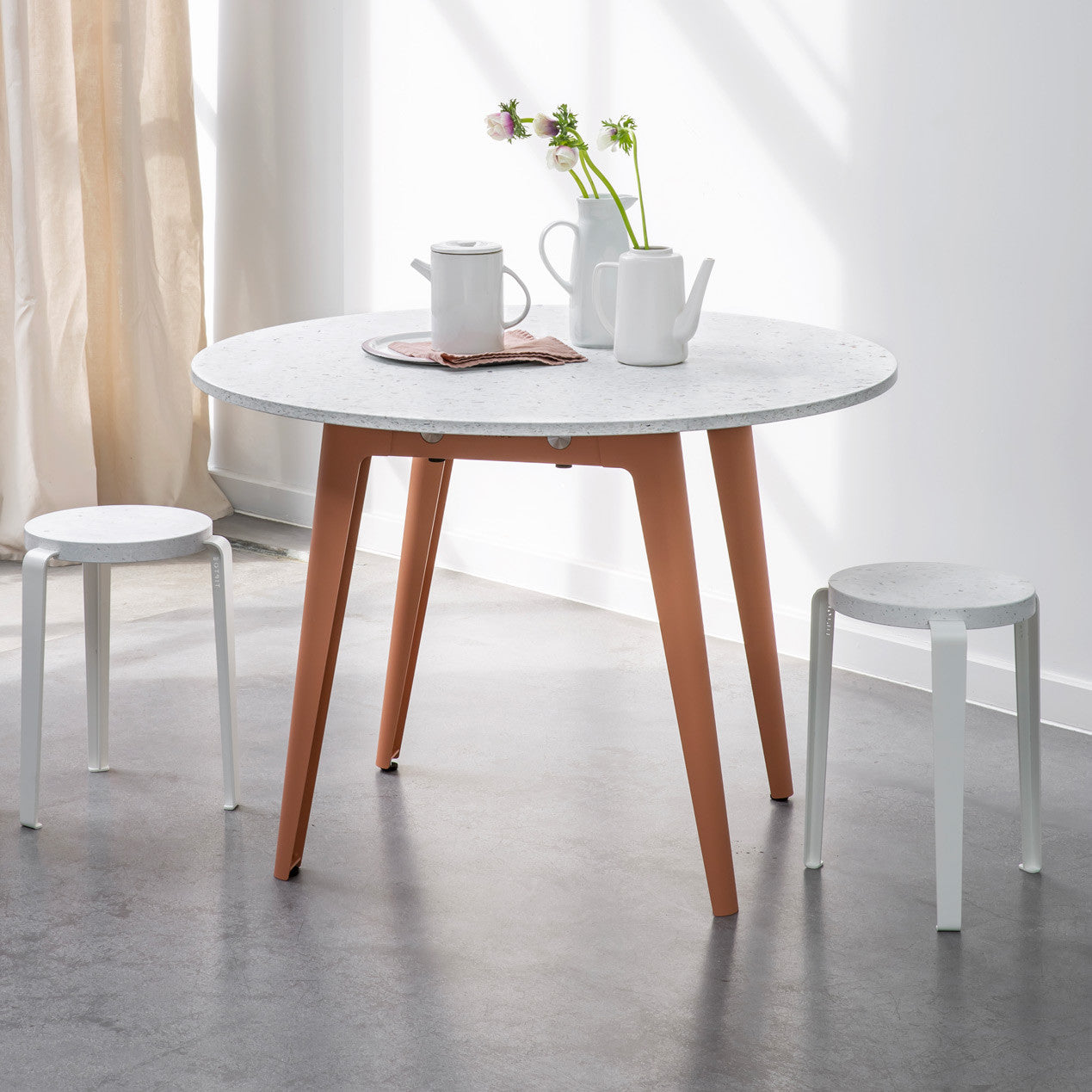 TIPTOE NEW MODERN round table diameter 108cm - Venezia recycled plastic