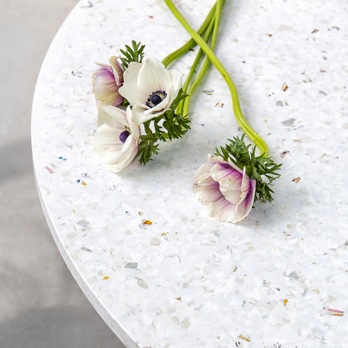 TIPTOE NEW MODERN round meeting table diameter 108cm - Venezia recycled plastic