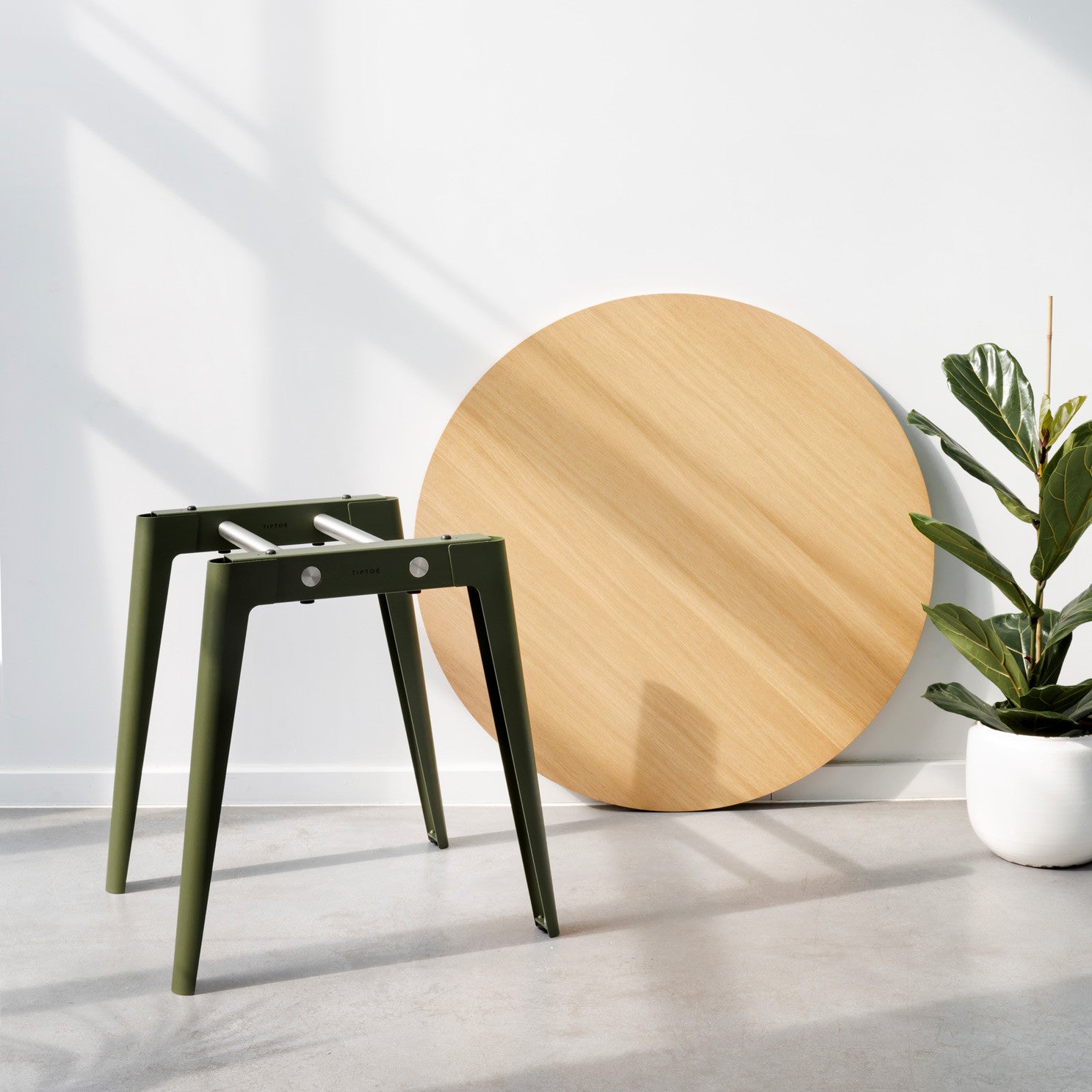 TIPTOE NEW MODERN round table diameter 110cm - eco-certified wood