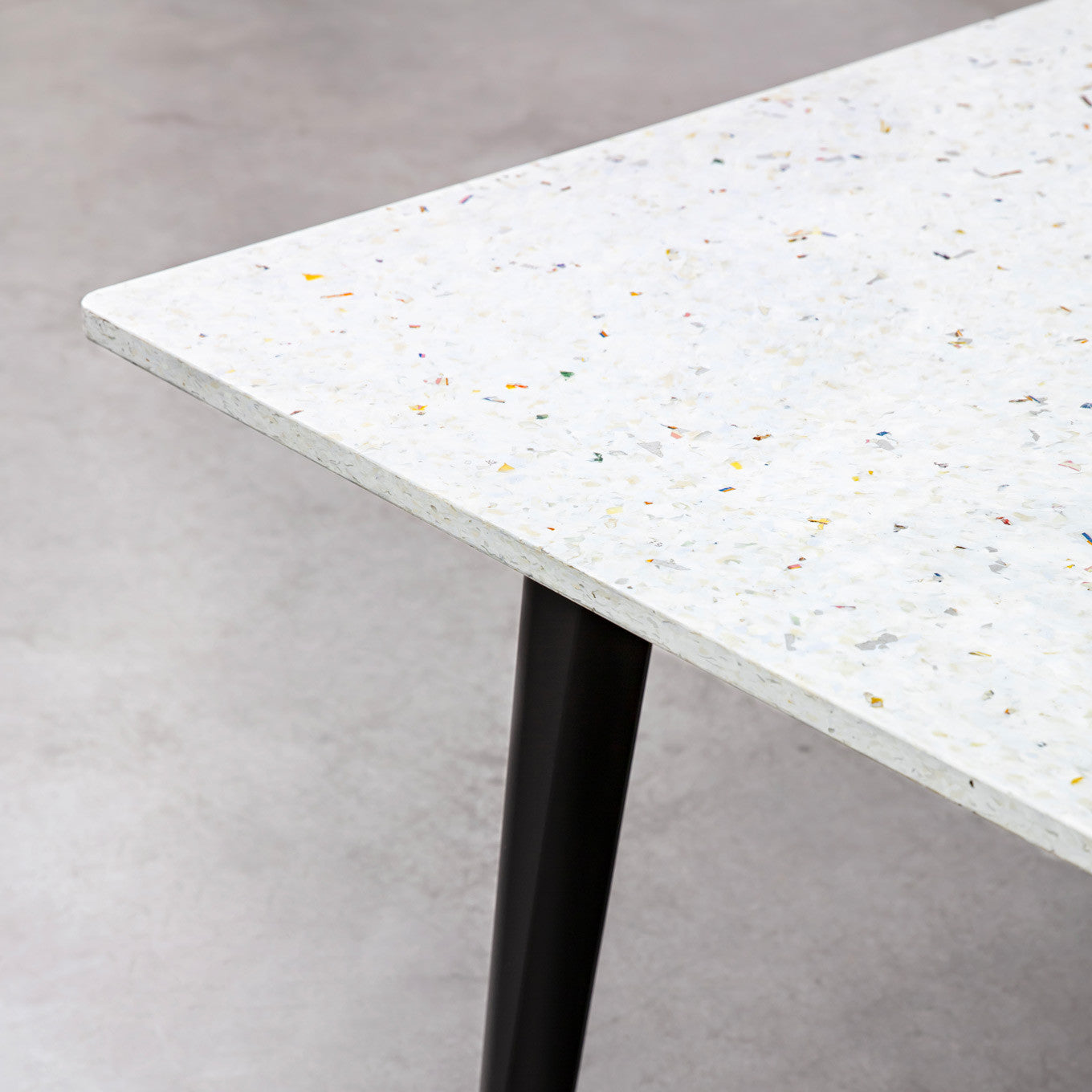 TIPTOE NEW MODERN dining table - Venezia recycled plastic