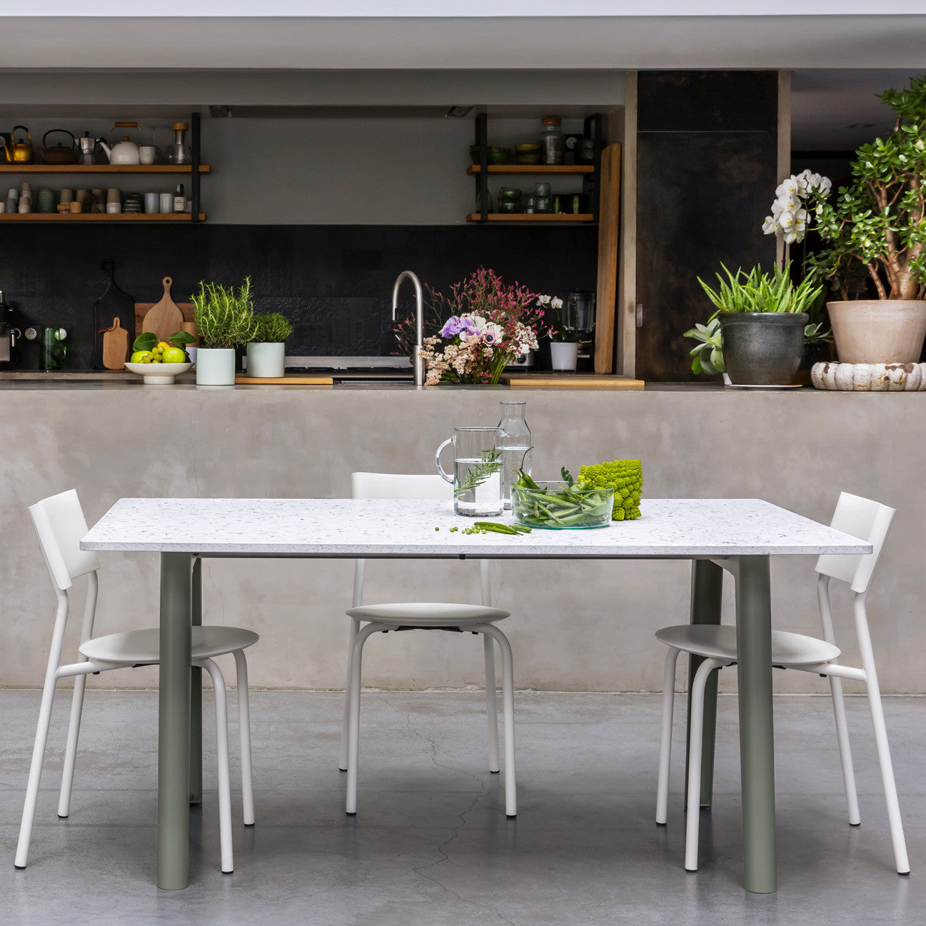 TIPTOE NEW MODERN dining table - Venezia recycled plastic