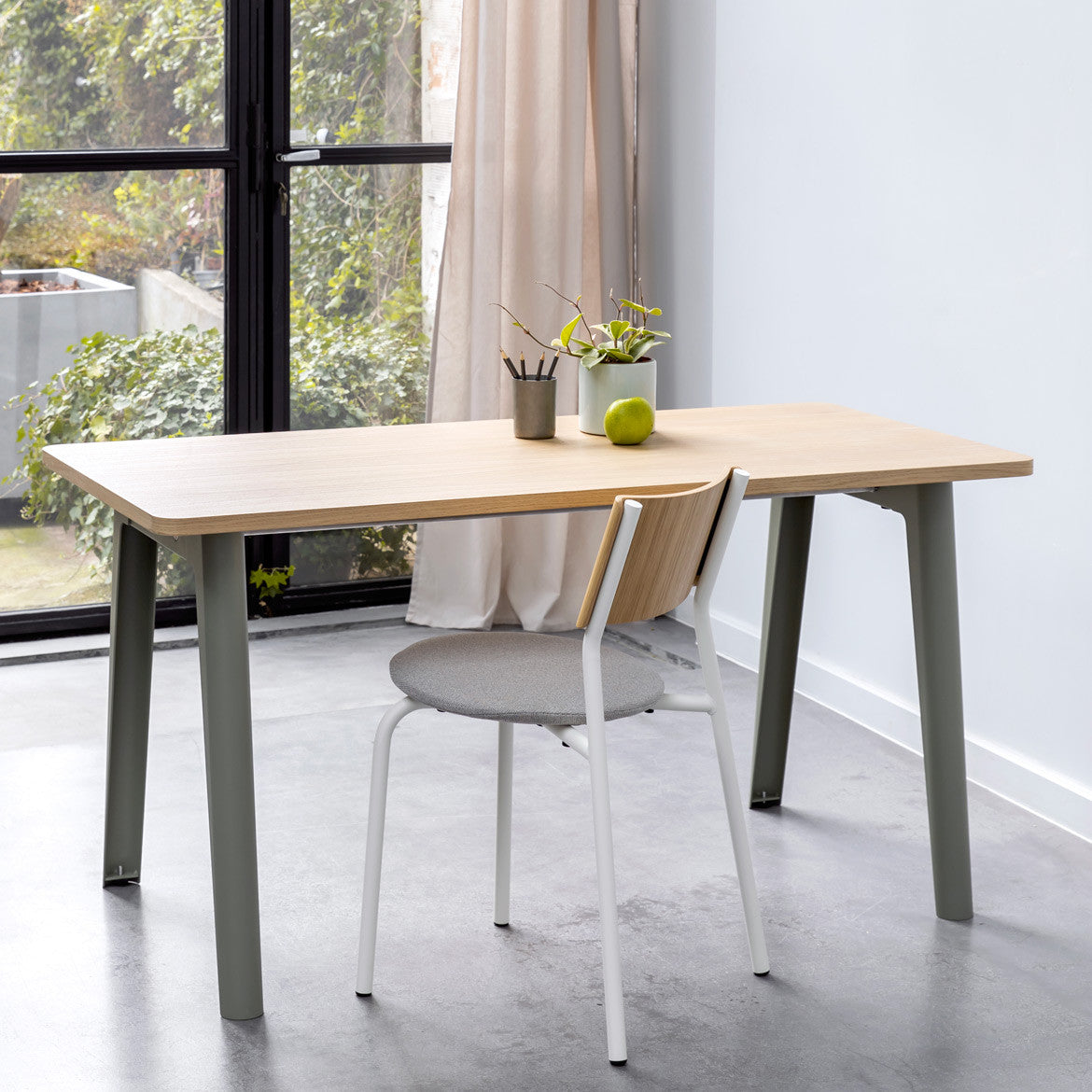 TIPTOE NEW MODERN desk - eco-certified wood