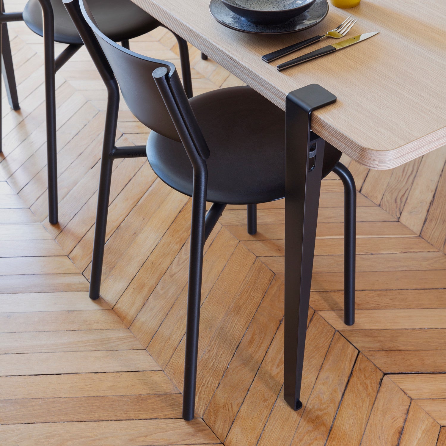 TIPTOE dining table - eco-certified wood