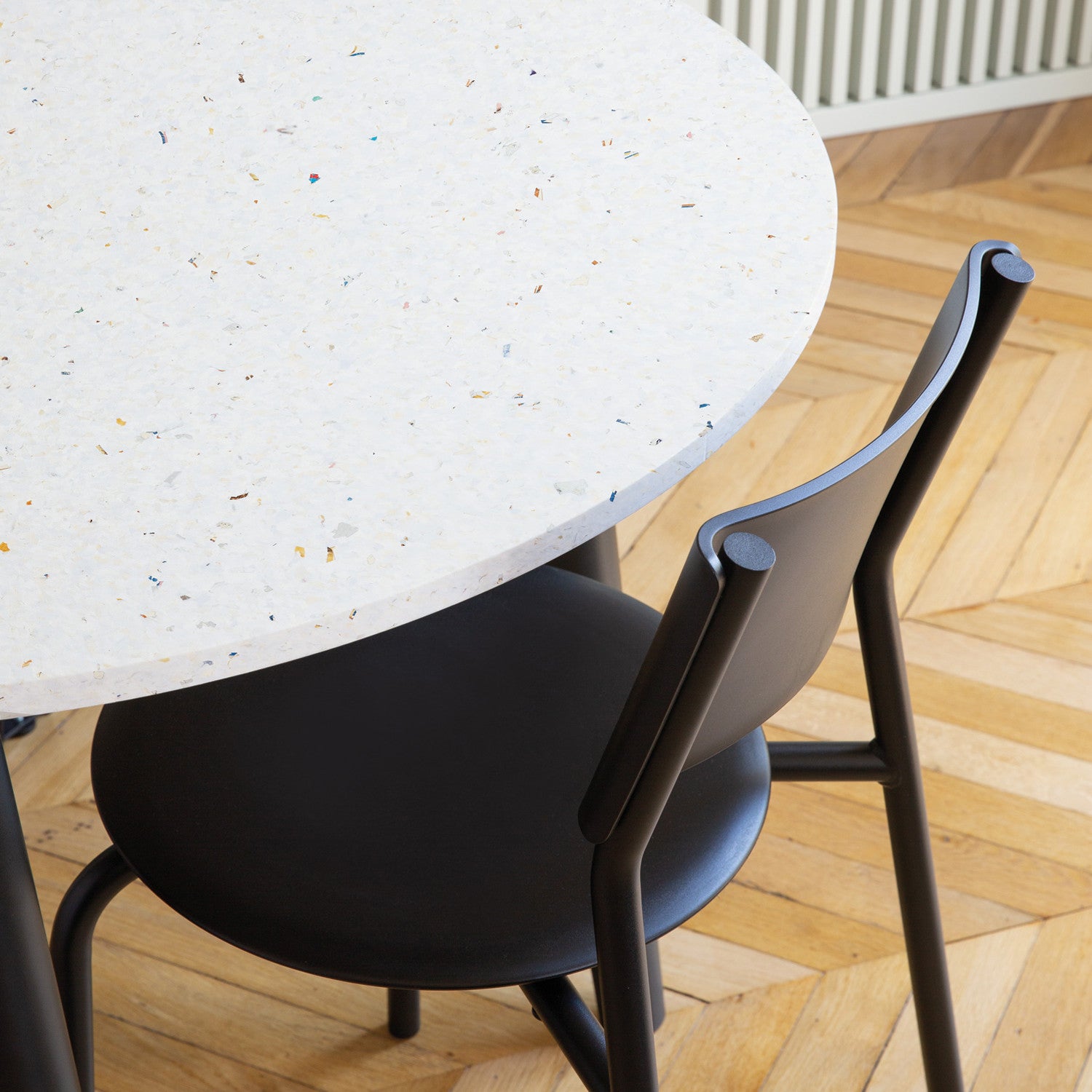 TIPTOE NEW MODERN round table diameter 108cm - Venezia recycled plastic
