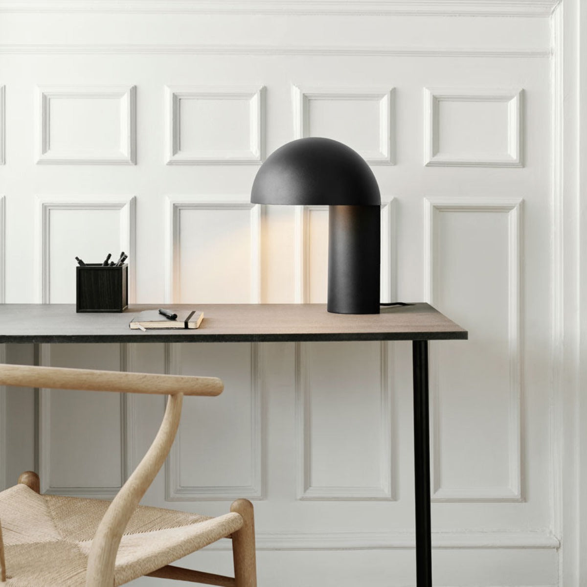 Gejst Leery table lamp, black