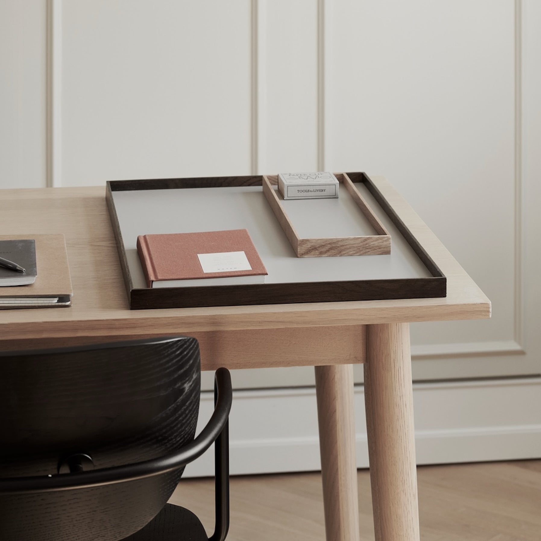 Gejst Frame tray large, smoked oak/grey