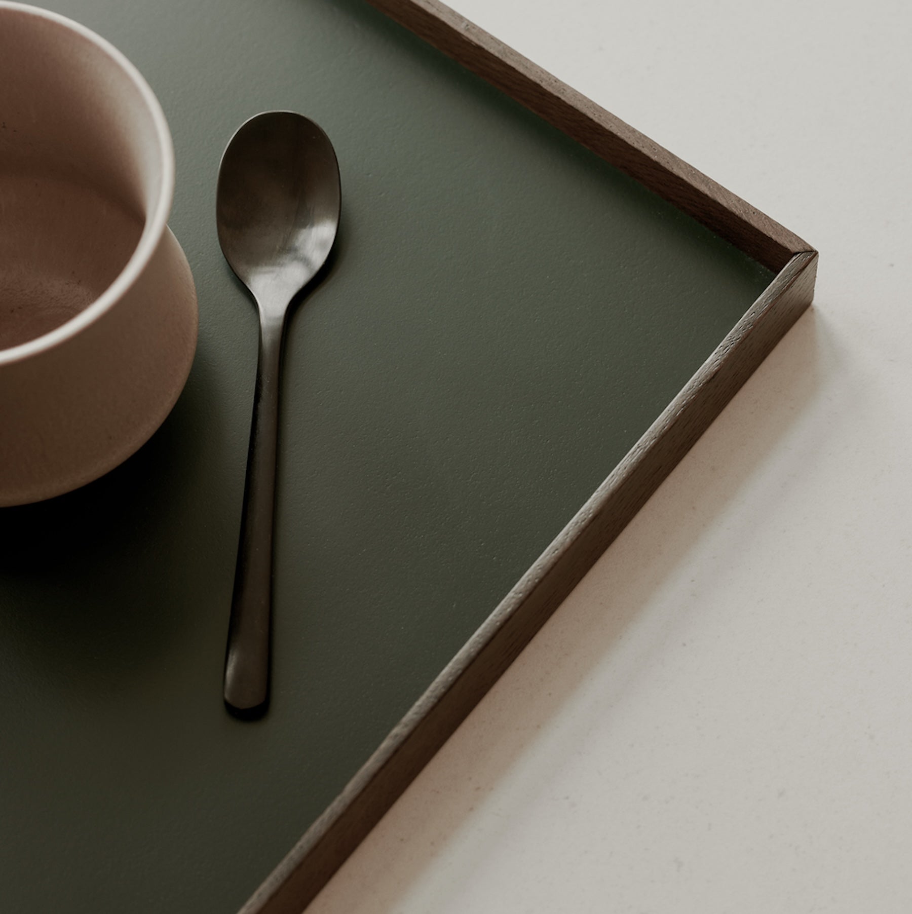 Gejst Frame tray large, smoked oak-green