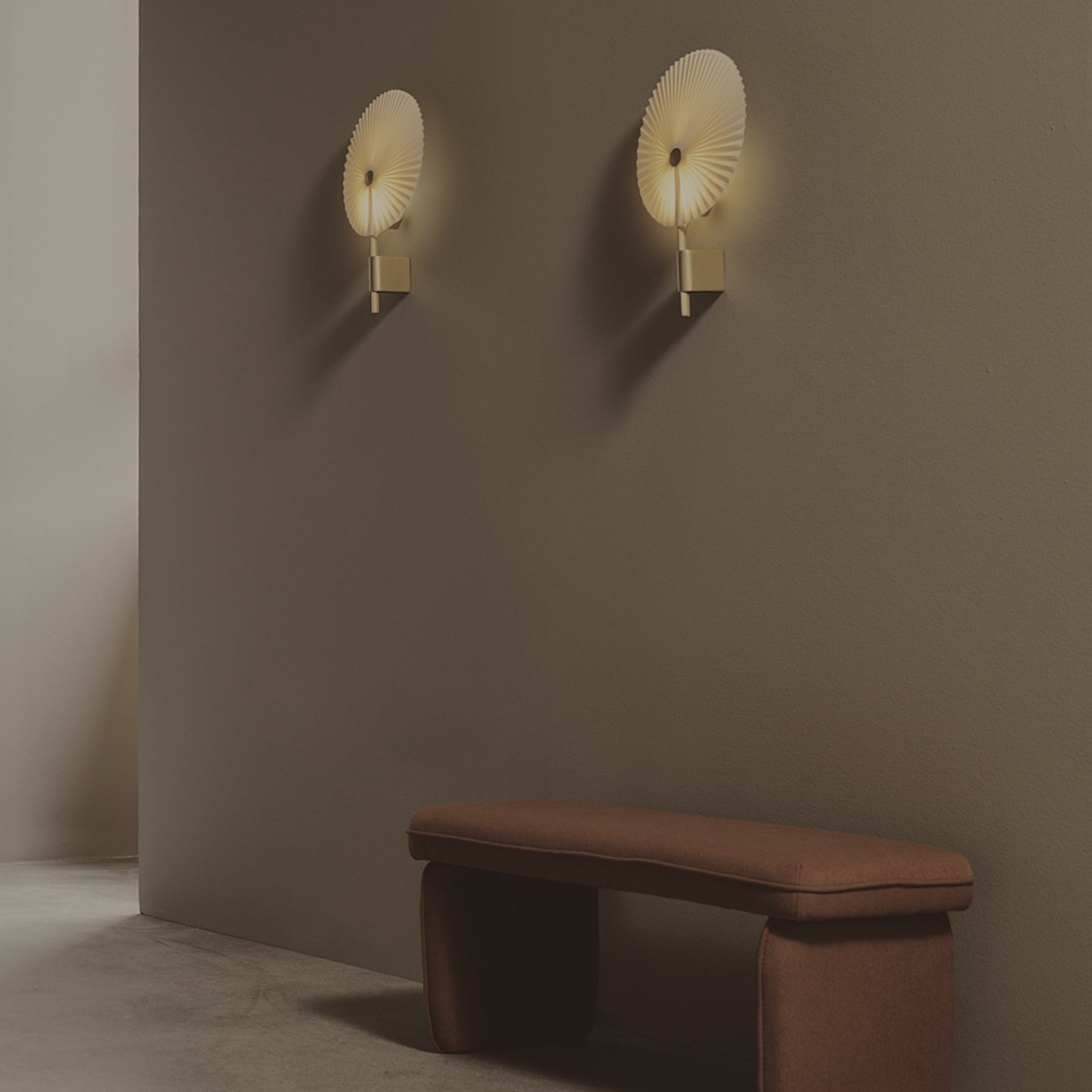 Gejst Liris Wall Sconce Light, Brass