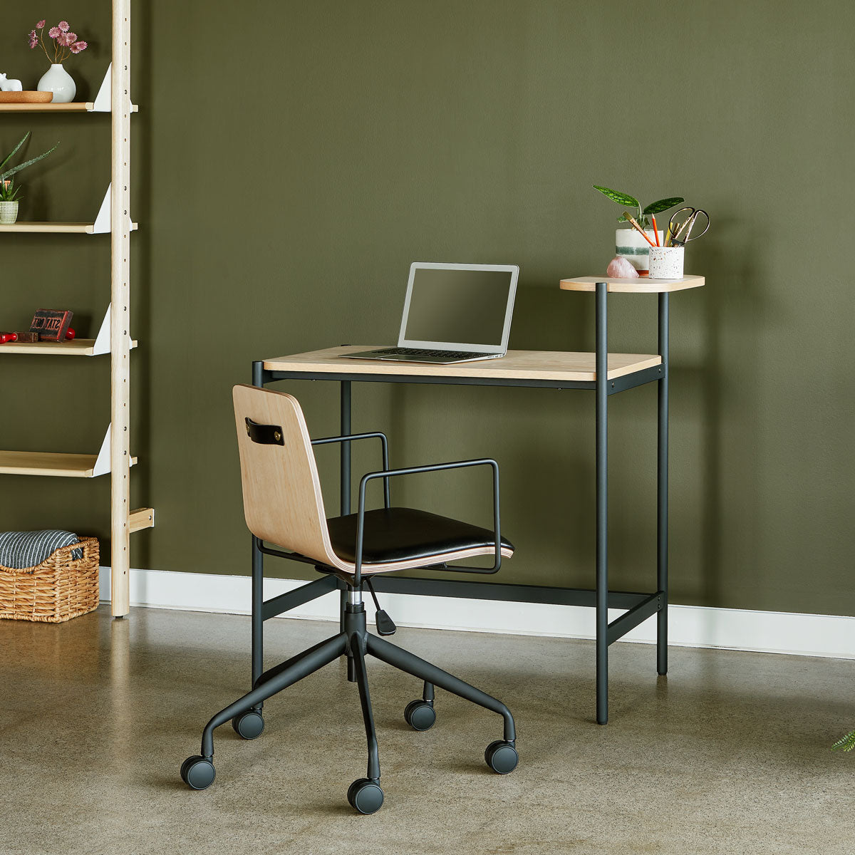 Gus Modern Lecture Task Chair